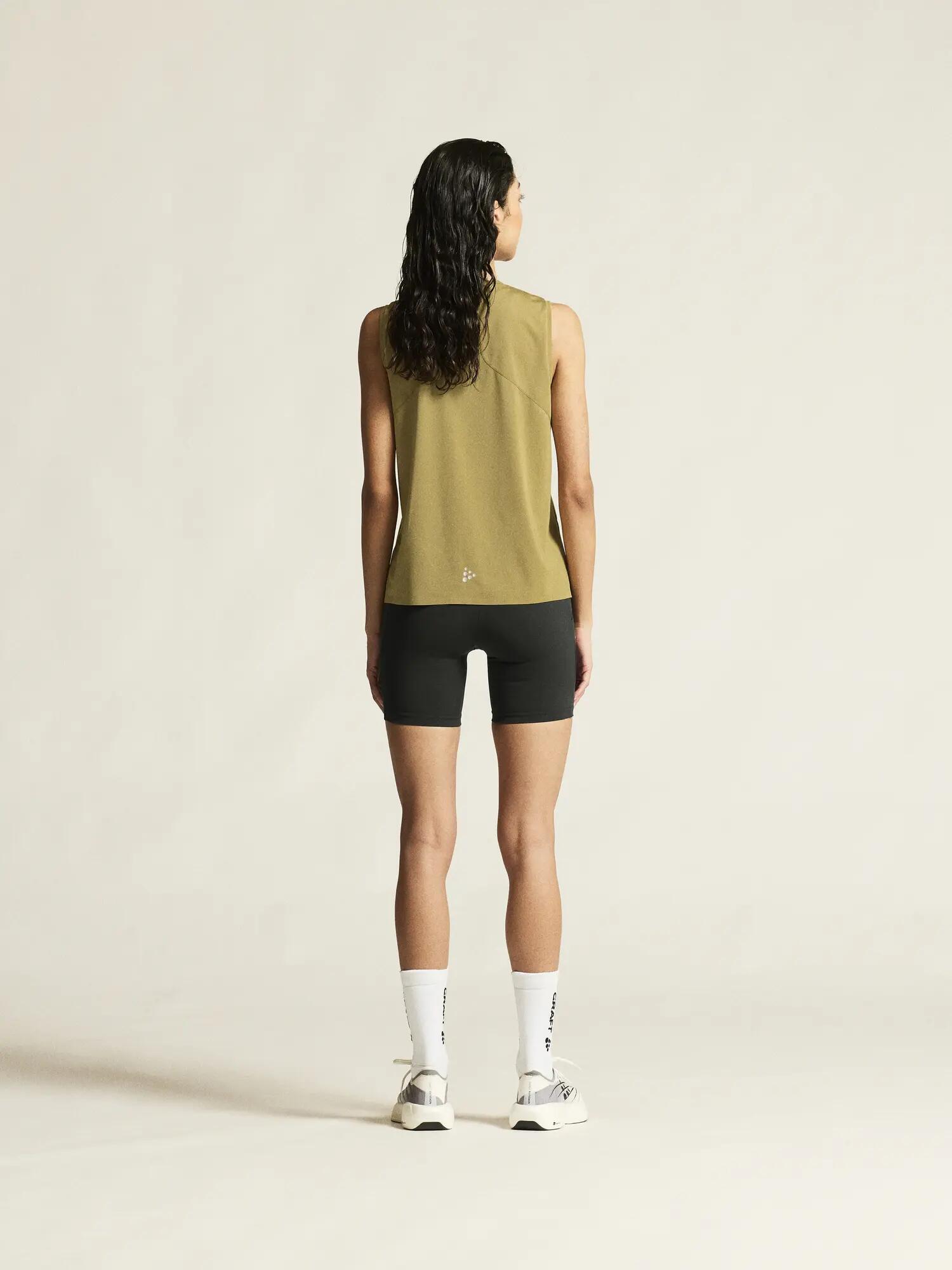 craft PRO Trail Singlet 2 W – leichtes Trail-Laufshirt für Damen – Khaki 4/7