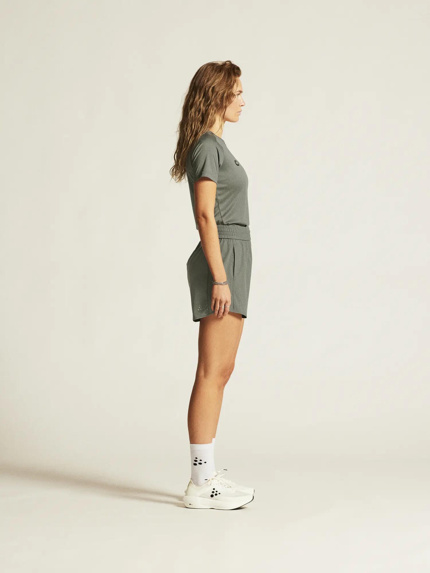 craft CORE Essence Logo Tee W aus recyceltem Polyester – Leaf 4/7