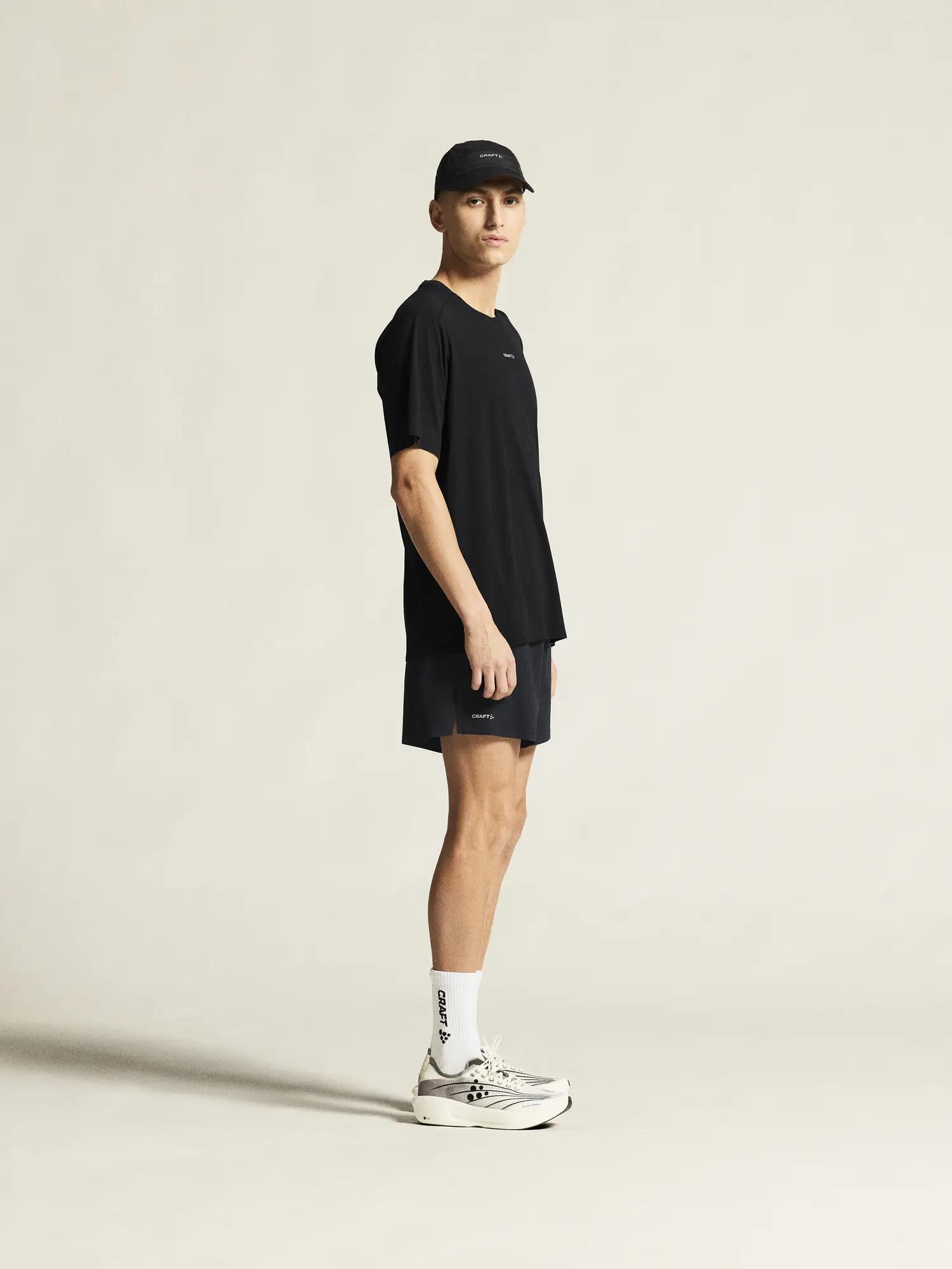 craft Hypervent Tee M – Atmungsaktives Training-Shirt – Black 4/7