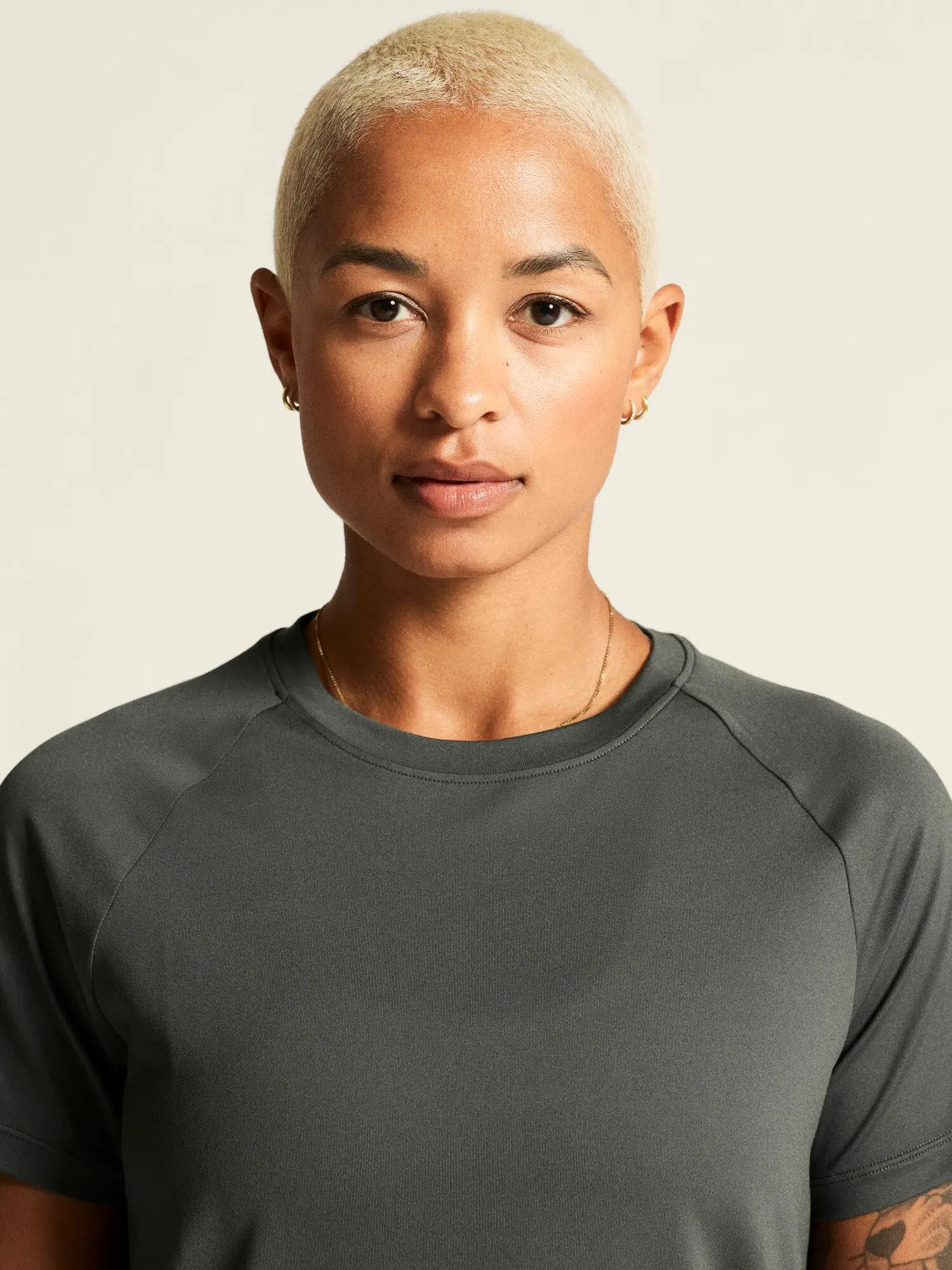craft Collective SS Tee W aus recyceltem Polyester mit Stretch – Lava 7/7