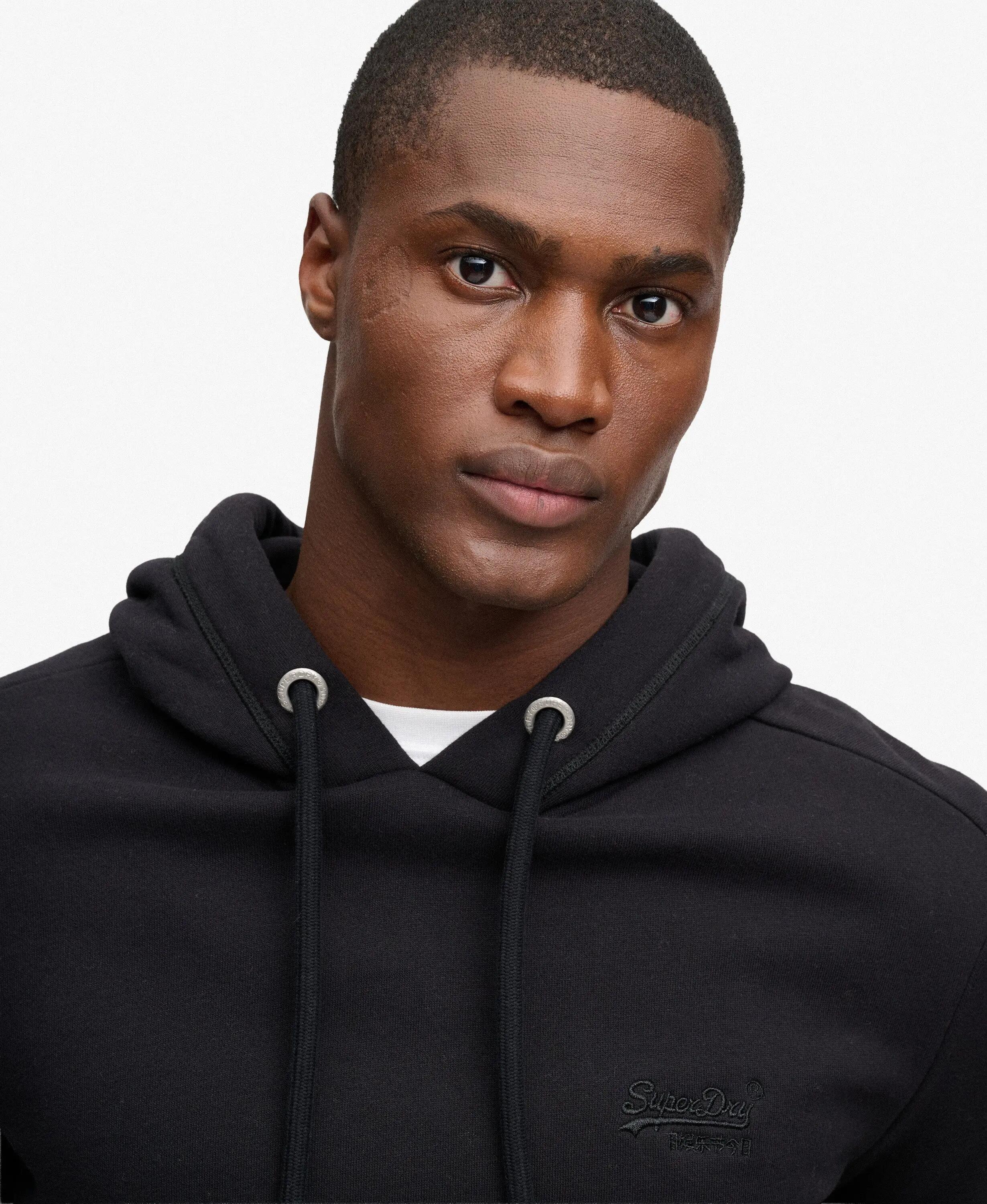 superdry Vintage Logo geborduurde hoodie – Slim Fit, zwart – Black 3/6