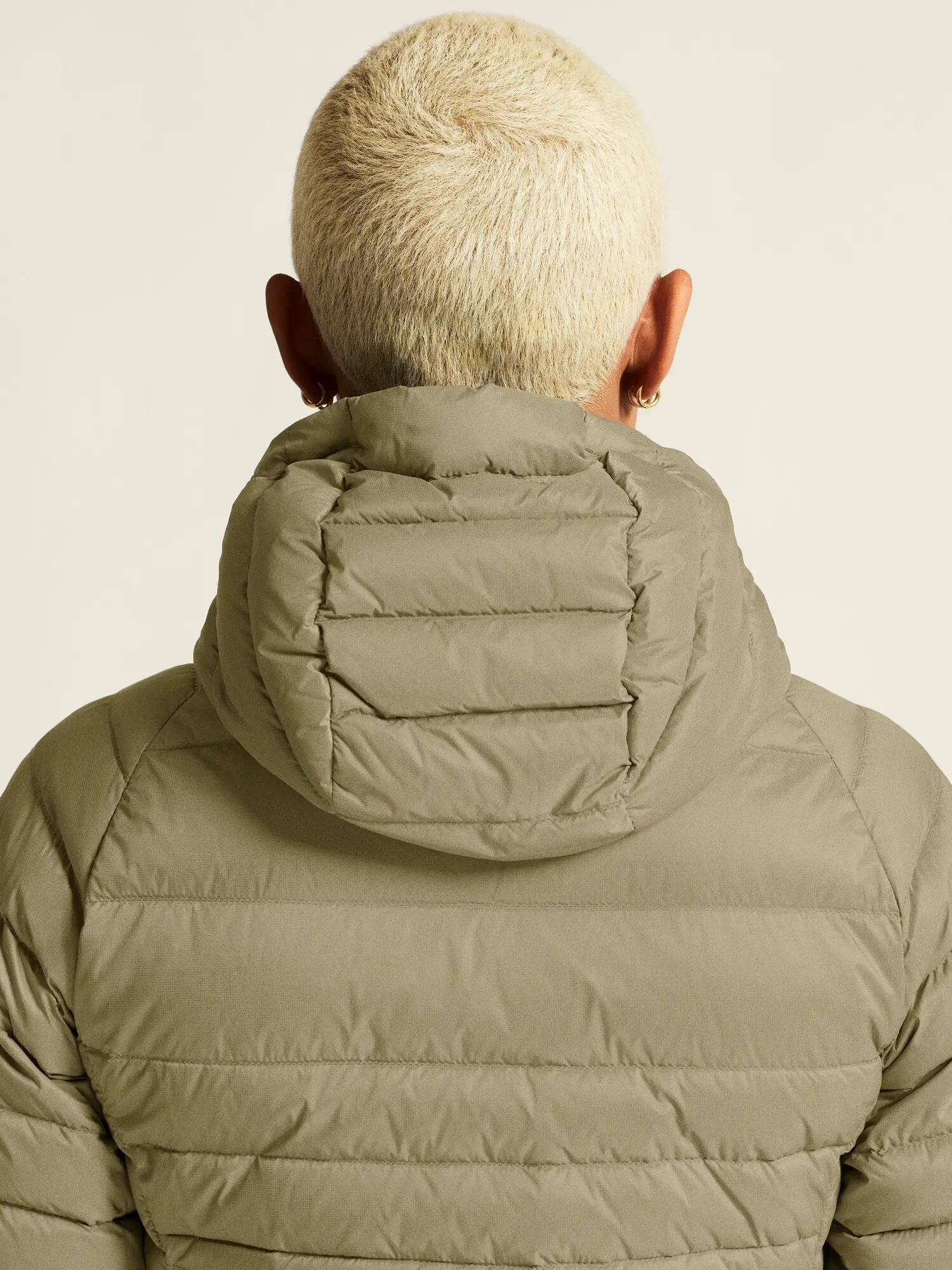 craft ADV Explore Lt. Down Jacket W – casaco de penas leve e compactável – Raw 7/7