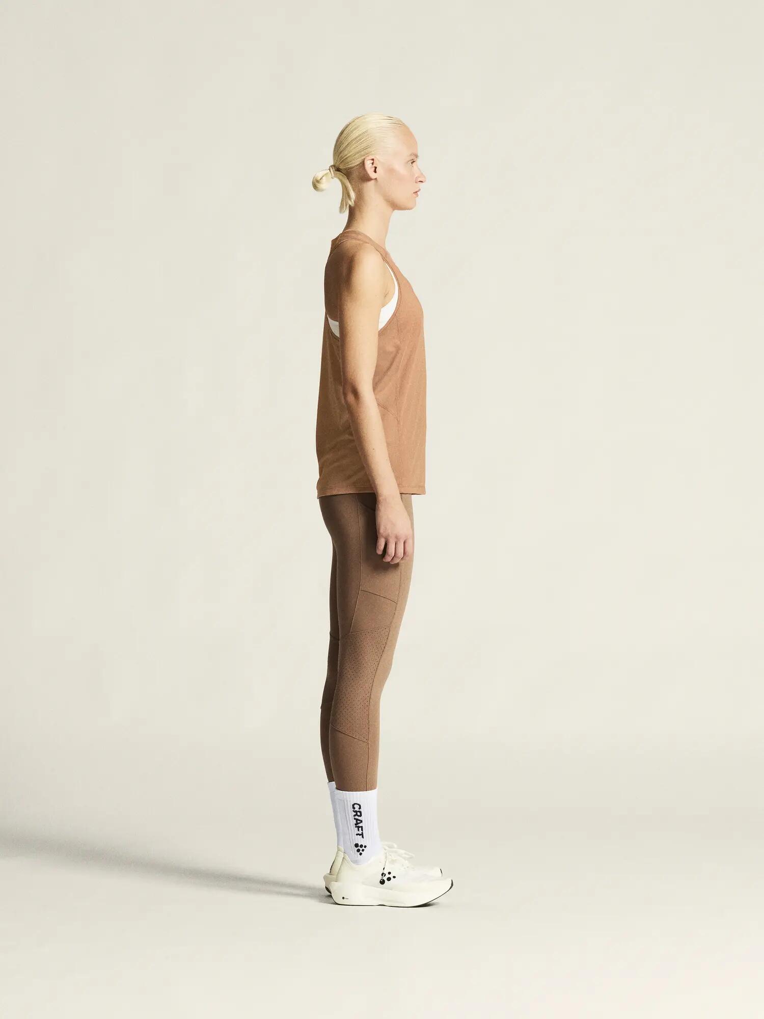 craft ADV Essence Singlet 2 W — atmungsaktives Trainingstop aus recyceltem 7/7