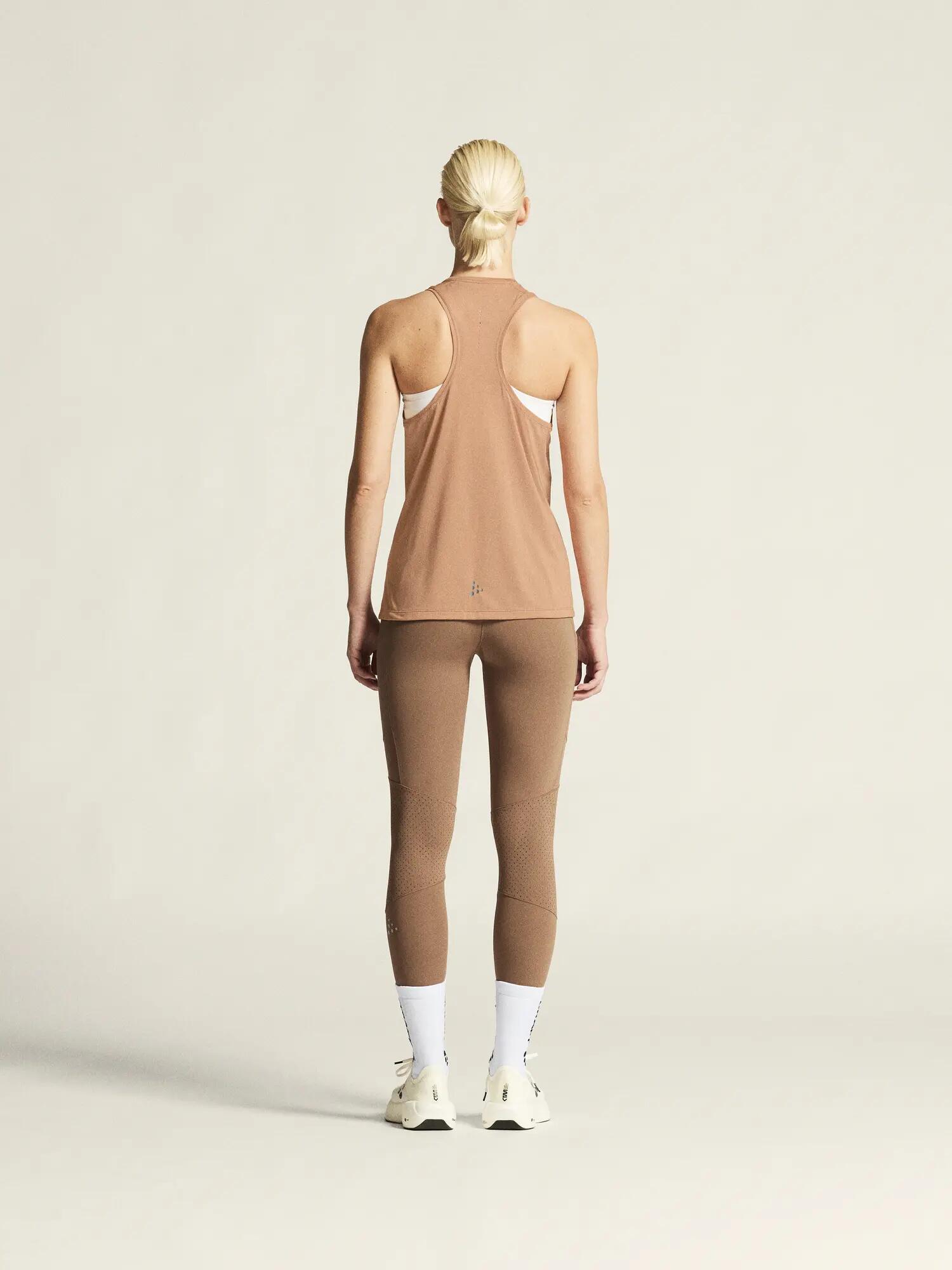 craft ADV Essence Singlet 2 W — atmungsaktives Trainingstop aus recyceltem 6/7