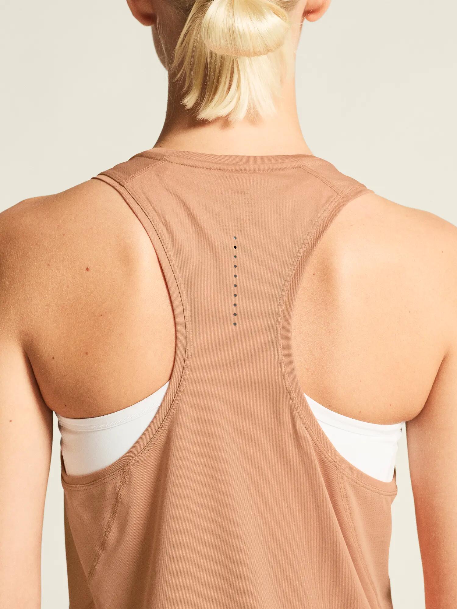 craft ADV Essence Singlet 2 W — atmungsaktives Trainingstop aus recyceltem 4/7