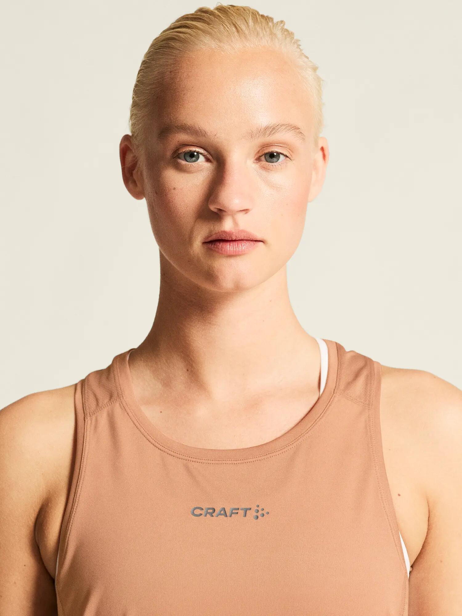 craft ADV Essence Singlet 2 W — atmungsaktives Trainingstop aus recyceltem 3/7