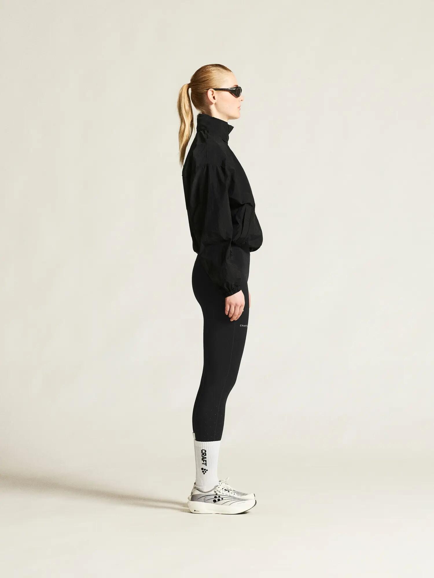 craft Hypervent Oversized Wind Jacket W – Leichte, packbare Windjacke – Black 7/7