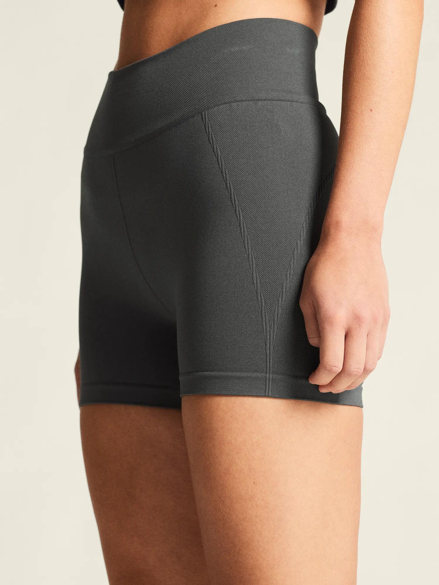 craft Collective Seamless Hotpants W — Nahtlose Hotpants, hoher Tragekomfort – 6/7