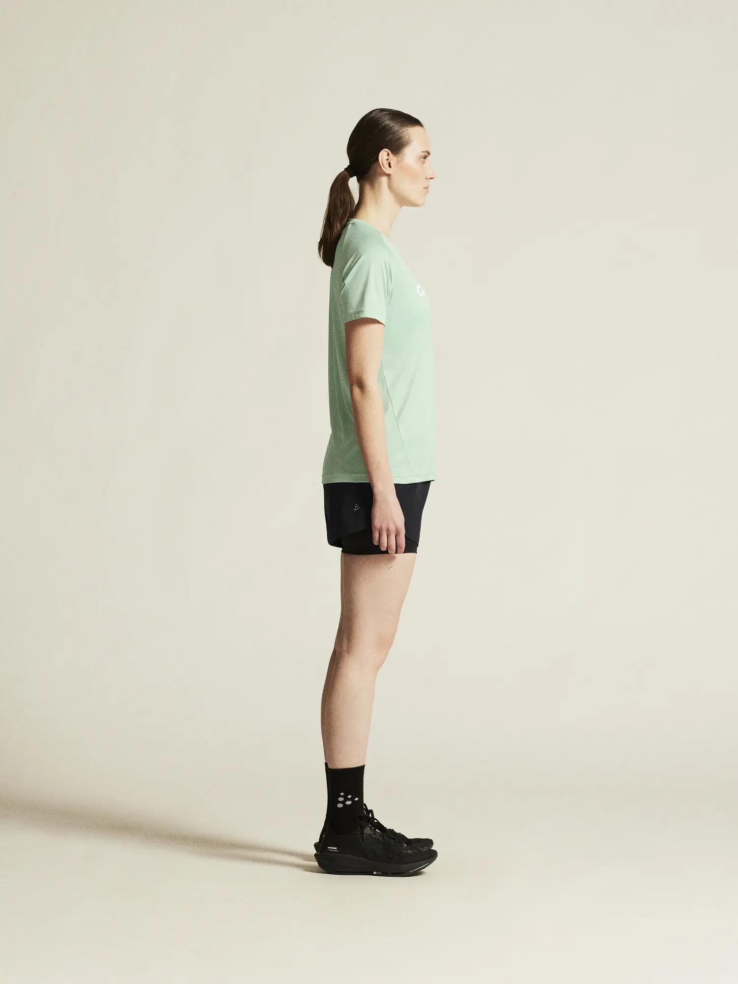 craft CORE Essence Logo Tee W – Trainingsshirt aus recyceltem Polyester – Plexi 4/7