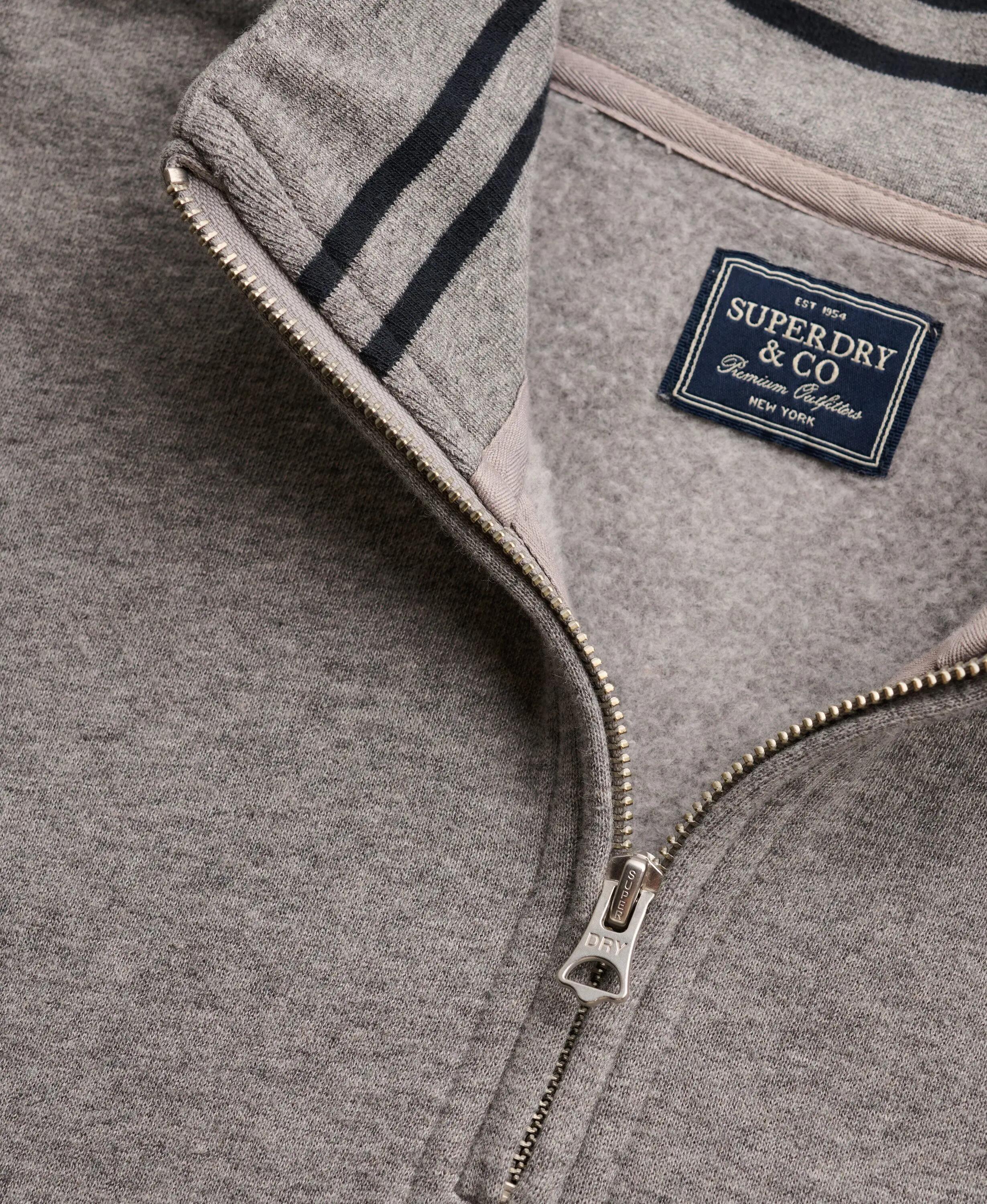 superdry Sweatshirt Essential Serif Logo Half Zip – coton recyclé – Dark 6/7