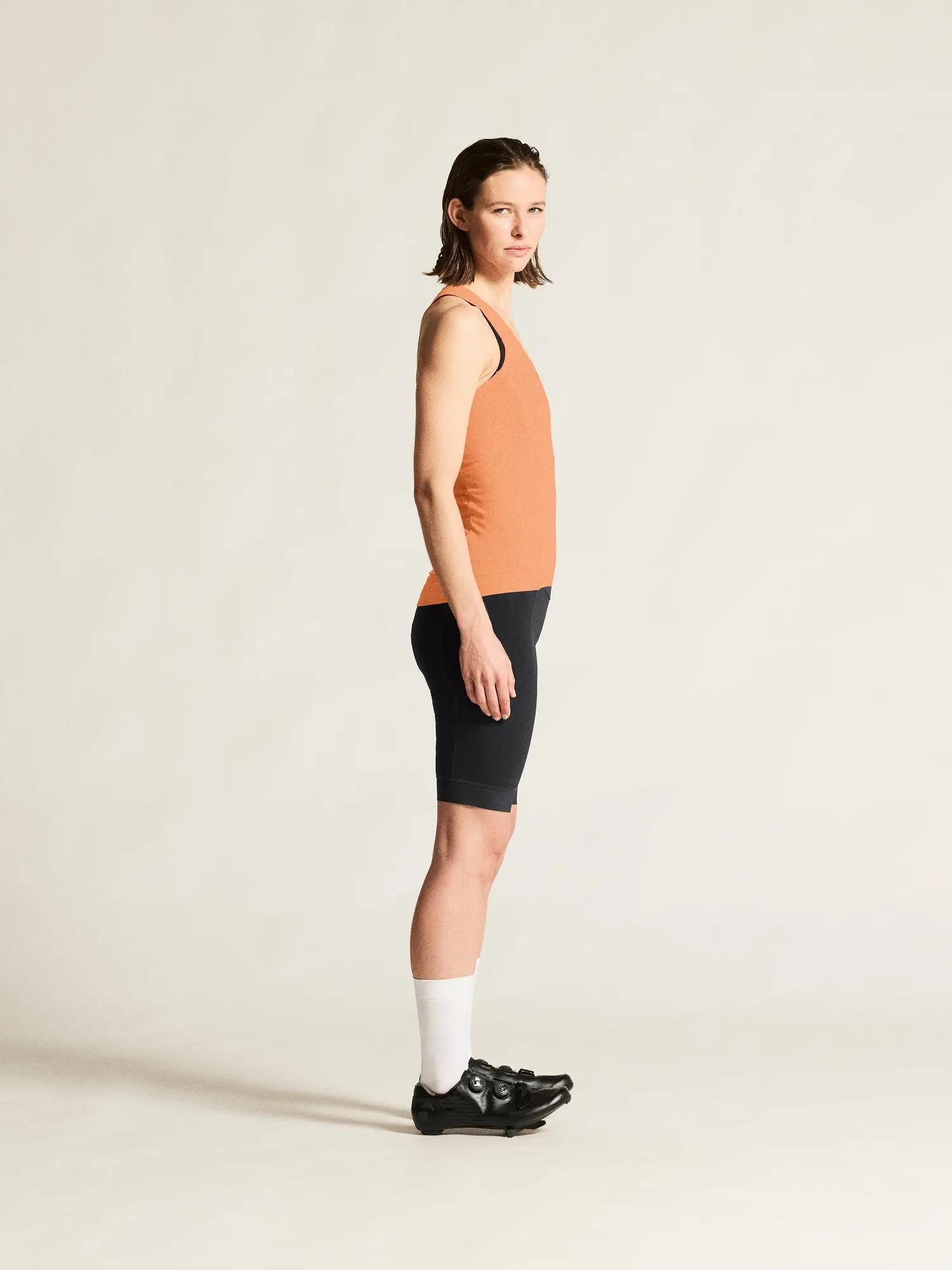 craft Endur Singlet W — dehnbares Bike-Top mit sicherem Sitz – Apricot 6/7