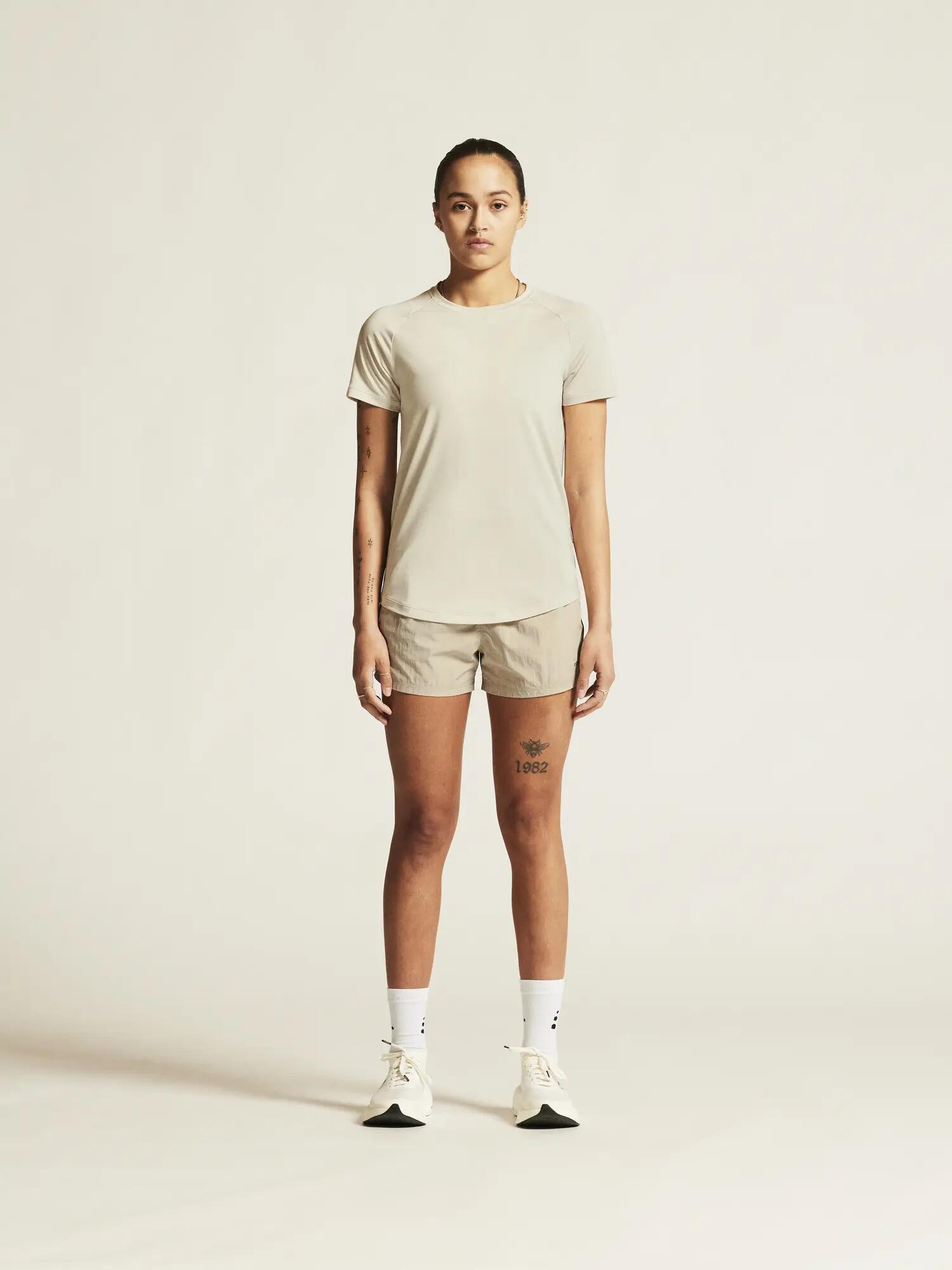 craft T-shirt Collective SS W en polyester recyclé stretch – Plaster 3/7