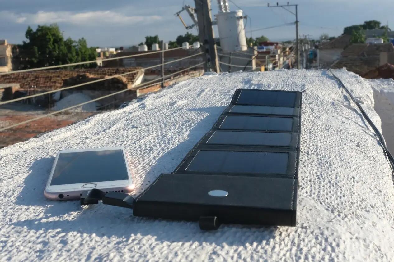 Draagbare zonnelader 4000 mAh met geïntegreerde powerbank Photon Zwart 4/12