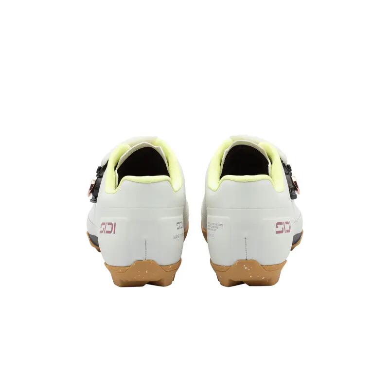 RAVIX ijswitte schoenen 3/6