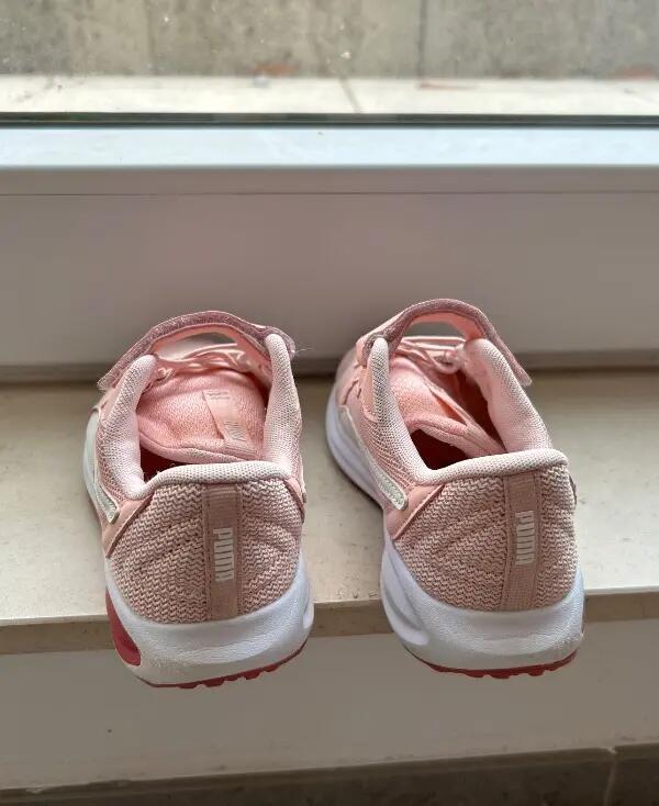 Tussen Particulieren - Roze Puma-sportschoen 2/5