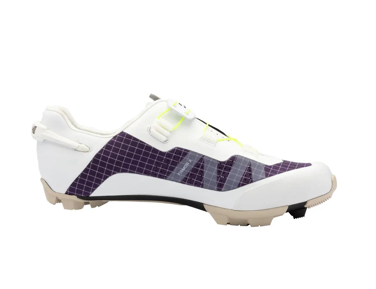 Koffiemolen 2 schoenen, wit en paars 2/6