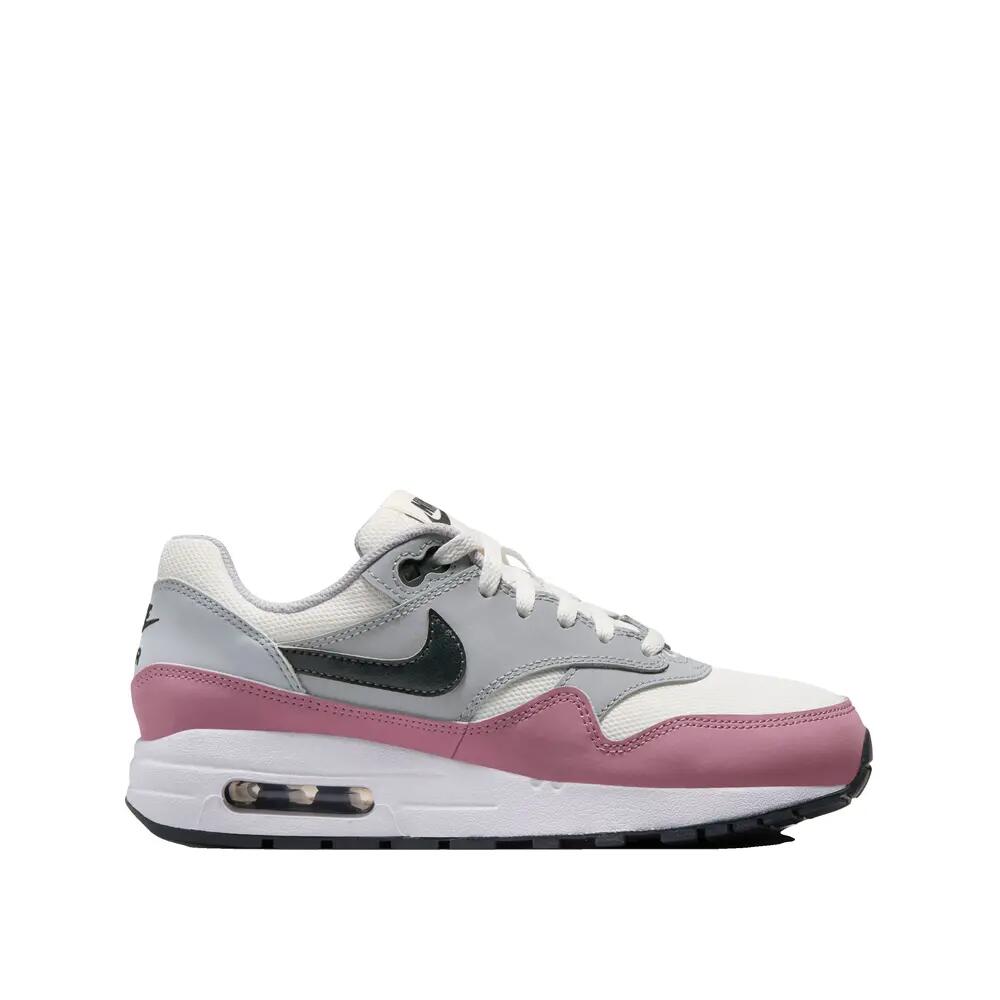 NIKE picture