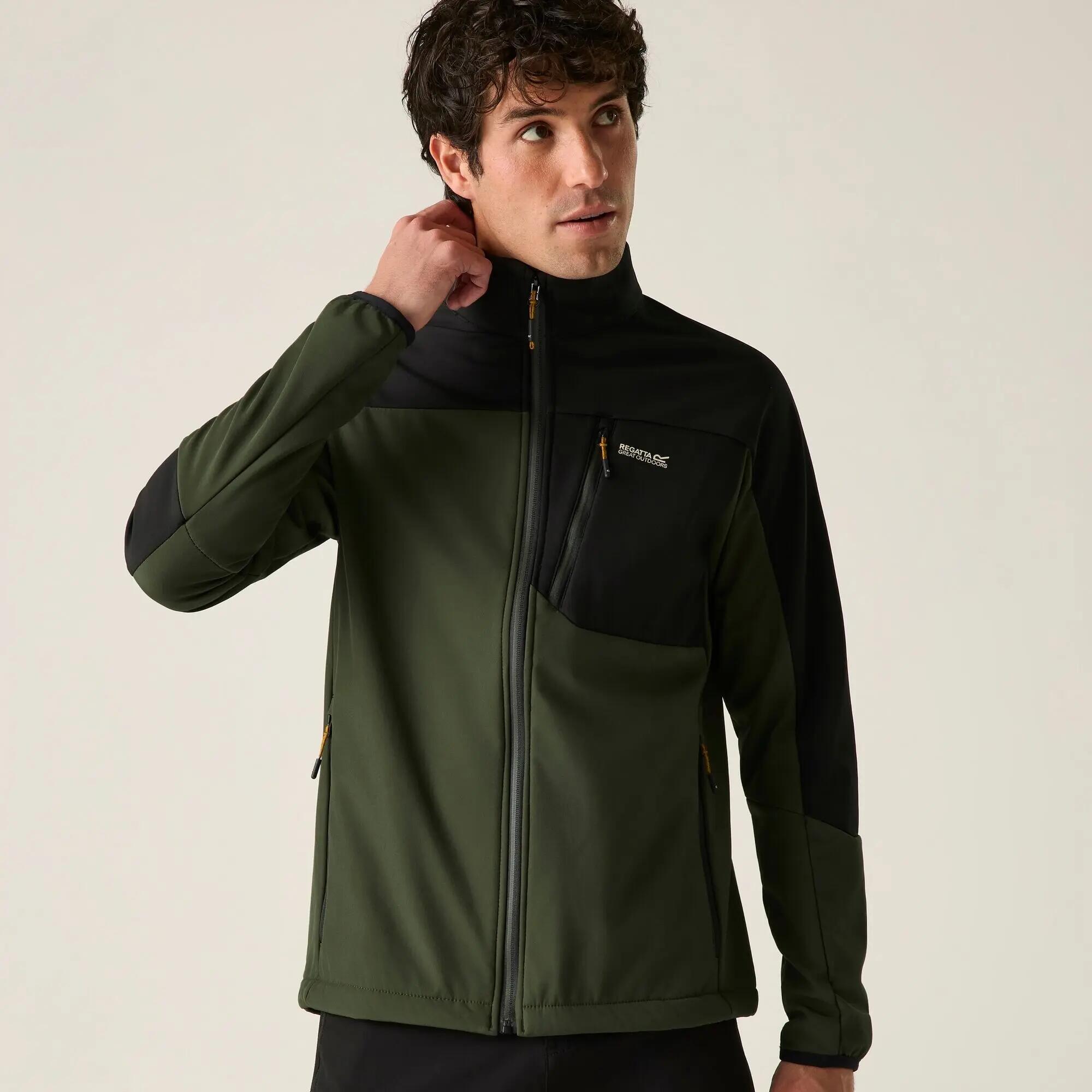 Giacca Soft Shell Uomo Regatta Mountdale Cachi Scuro Nero 6/7