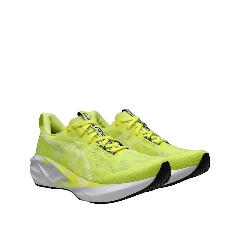 Hardloopschoenen ASICS Novablast 5 Geel 2/4