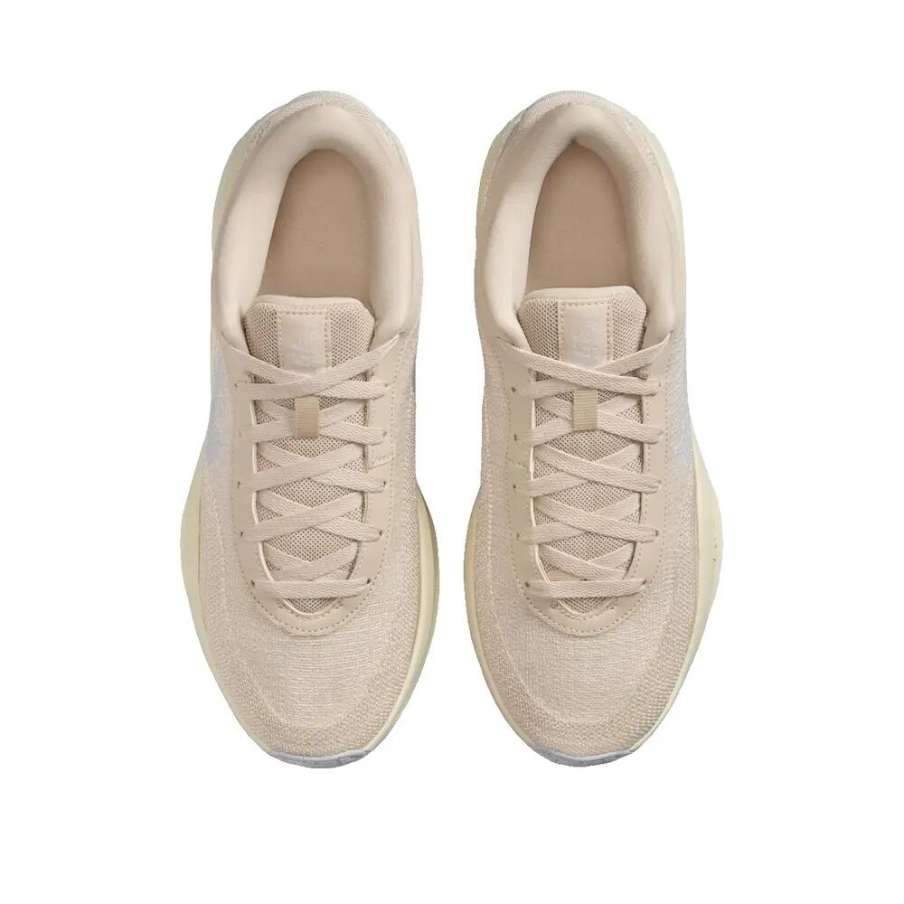 Chaussures de basketball Nike G.T. Hustle Academy Beige 4/6