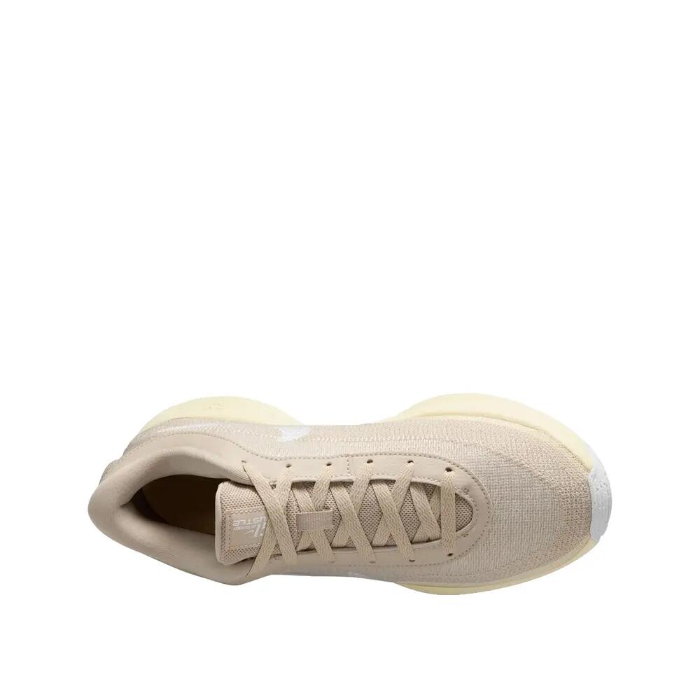 Chaussures de basketball Nike G.T. Hustle Academy Beige 3/6