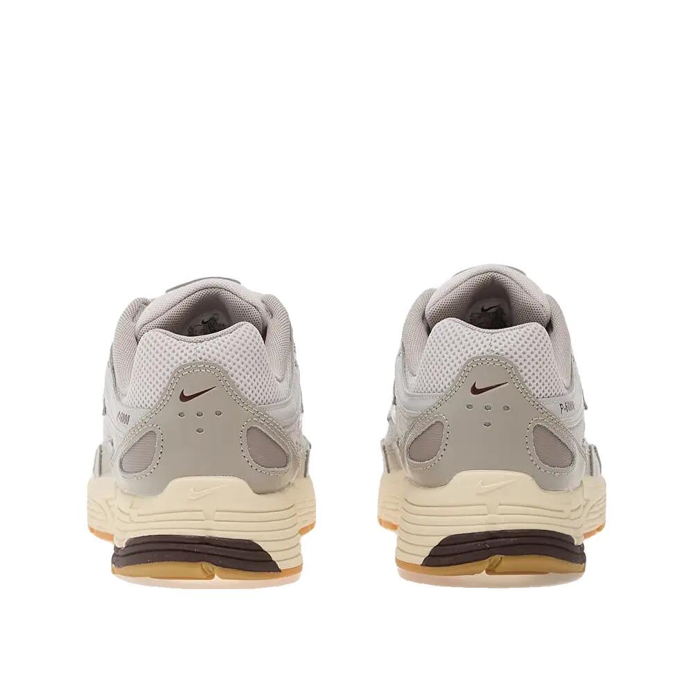 Zapatos Nike P-6000 Gris College/Borgoña 4/6