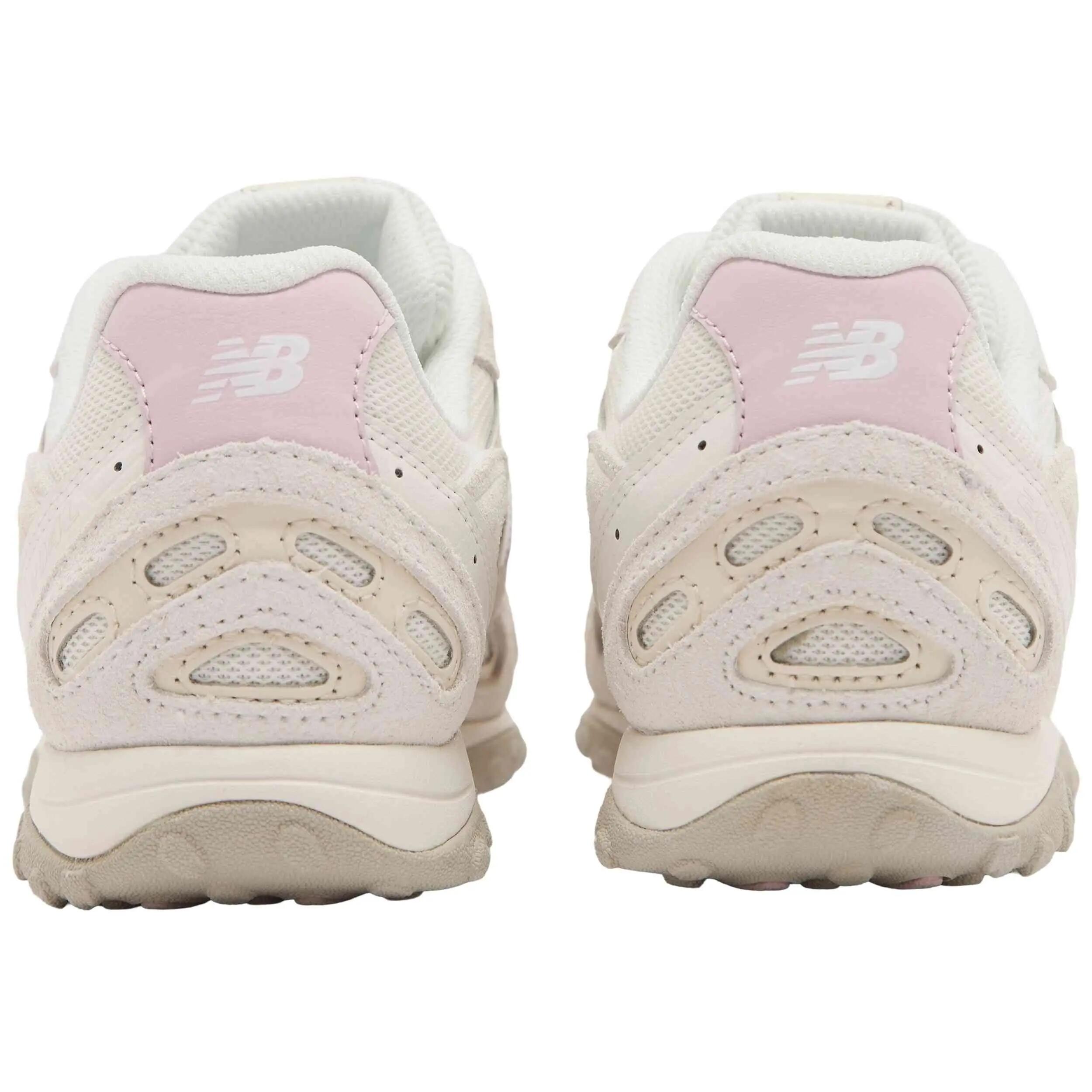 New Balance 204L Sea Salt / Stone Pink 3/5