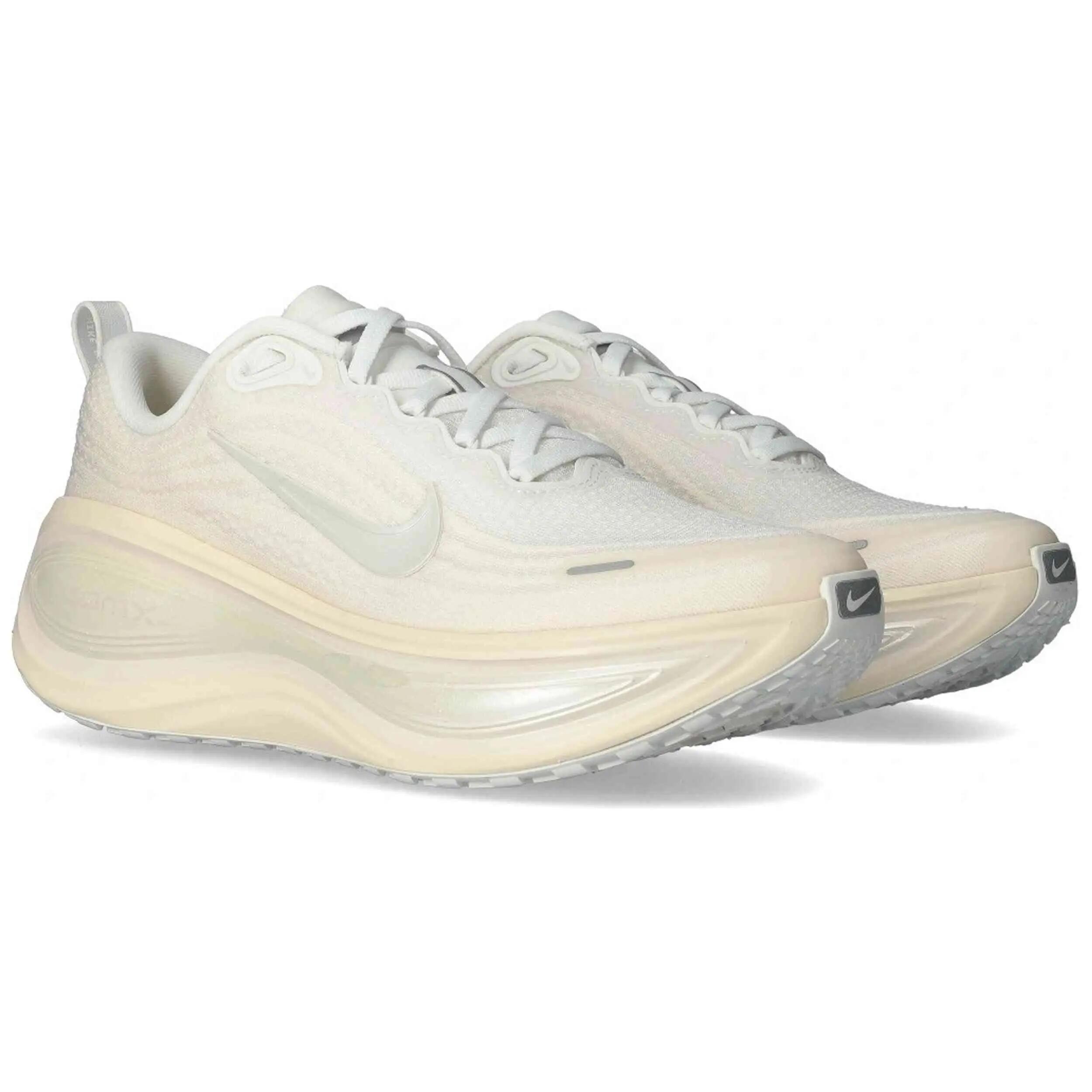 Turnschuhe Nike Modell Air Zoom Vomero Plus für frauen 3/5