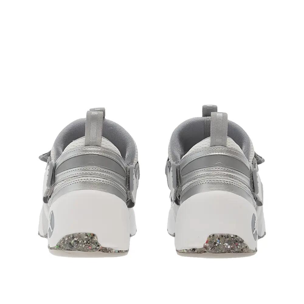 Chaussures de basket Nike Trunner LX Gris loup/Blanc sommet/Argent réfléchissant 4/6