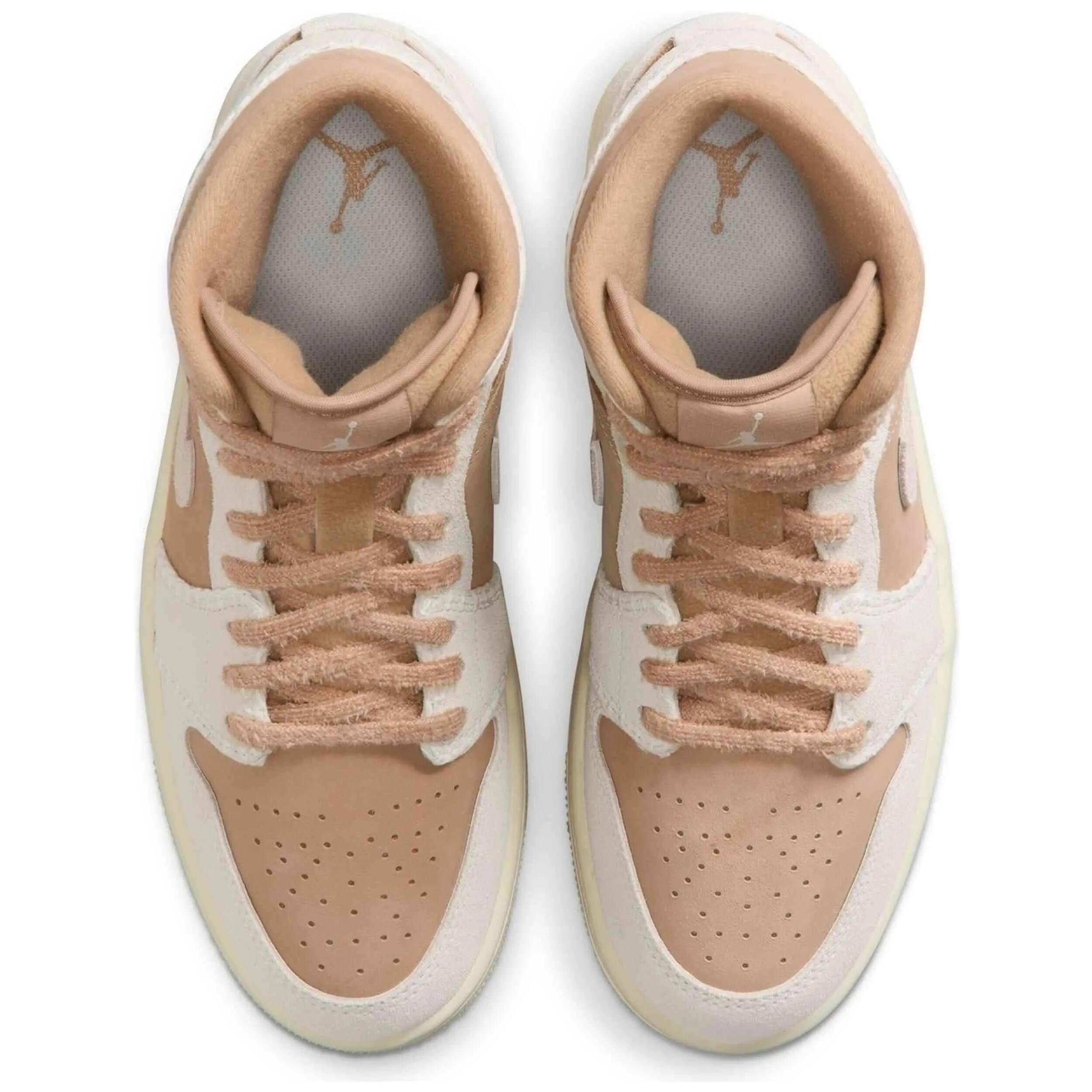 Zapatillas Nike modelo Air Jordan 1 Mid SE "Cozy Girl" para unisex 4/5