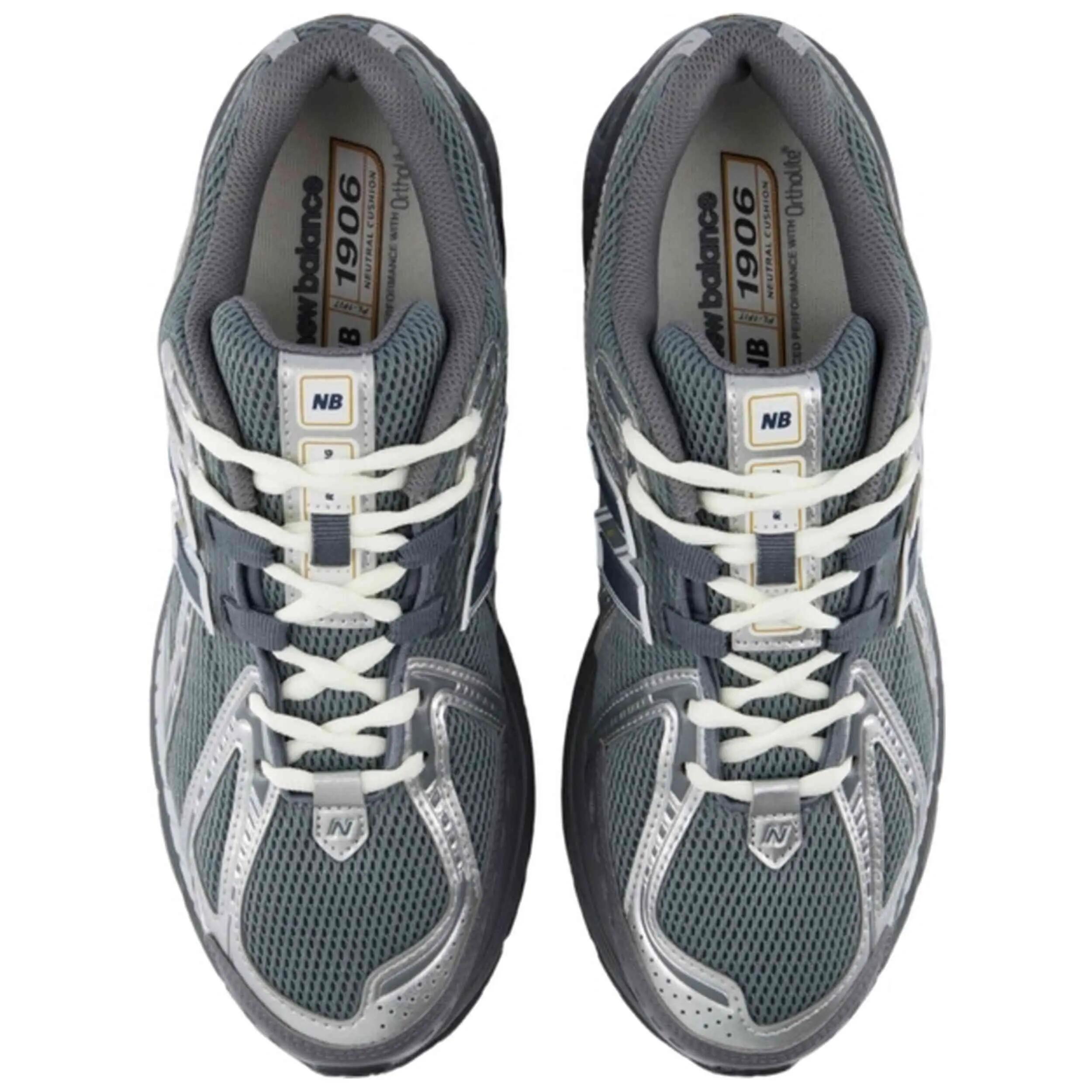 Baskets New Balance modèle 1906R pour unisexe 3/4