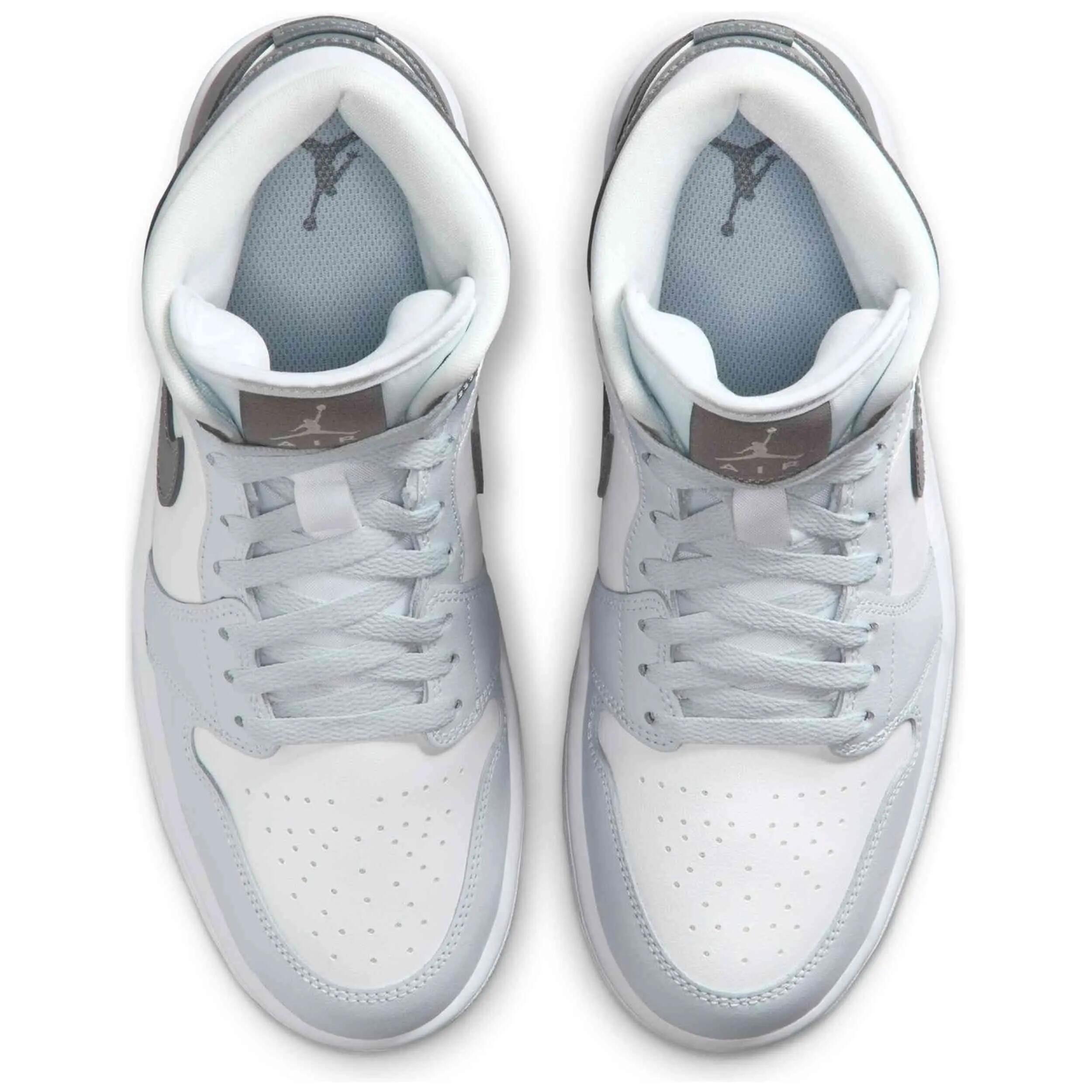 Sapatilhas Nike modelo WMNS AIR JORDAN 1 MID "Light Smoke Grey" para homem 4/5