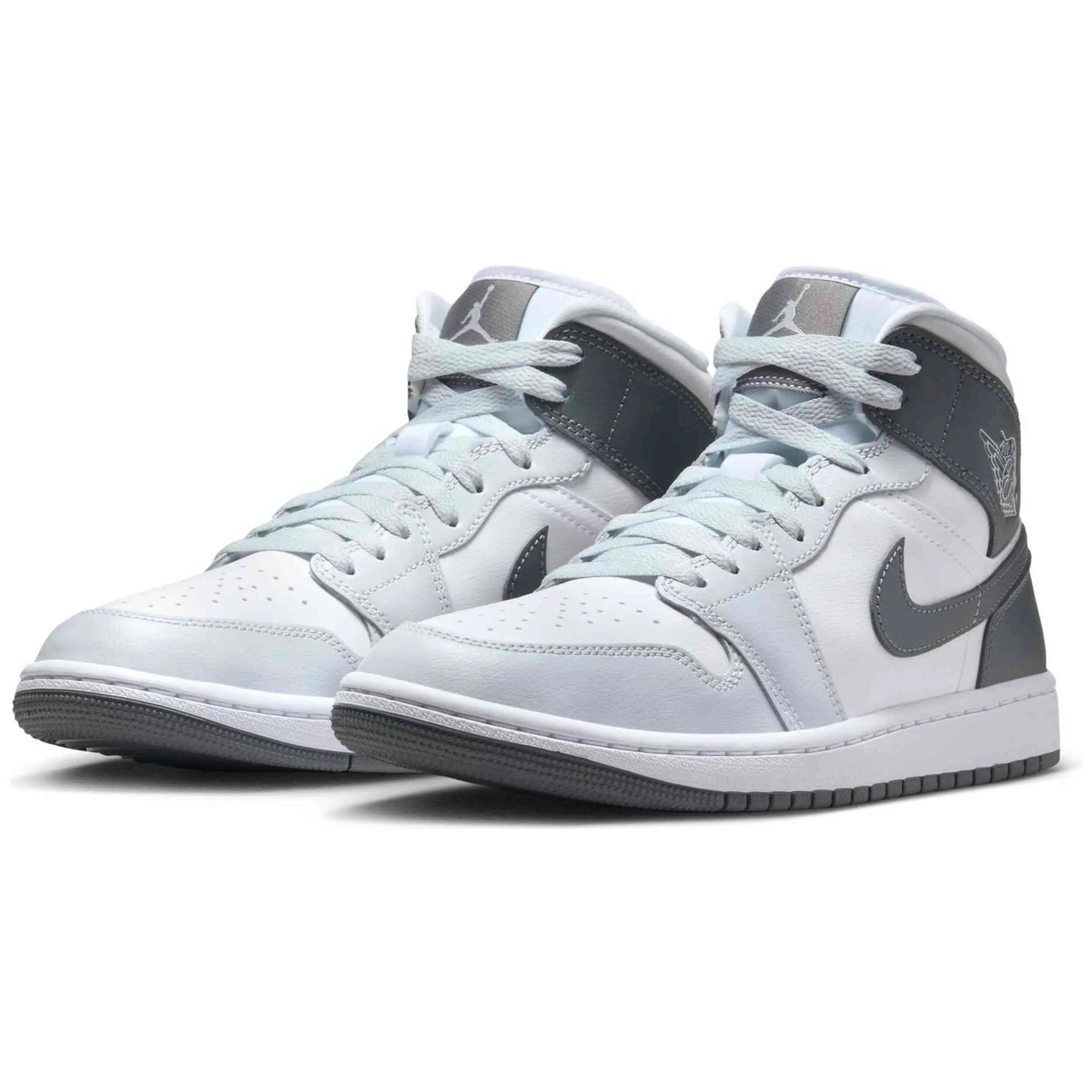Sapatilhas Nike modelo WMNS AIR JORDAN 1 MID "Light Smoke Grey" para homem 3/5