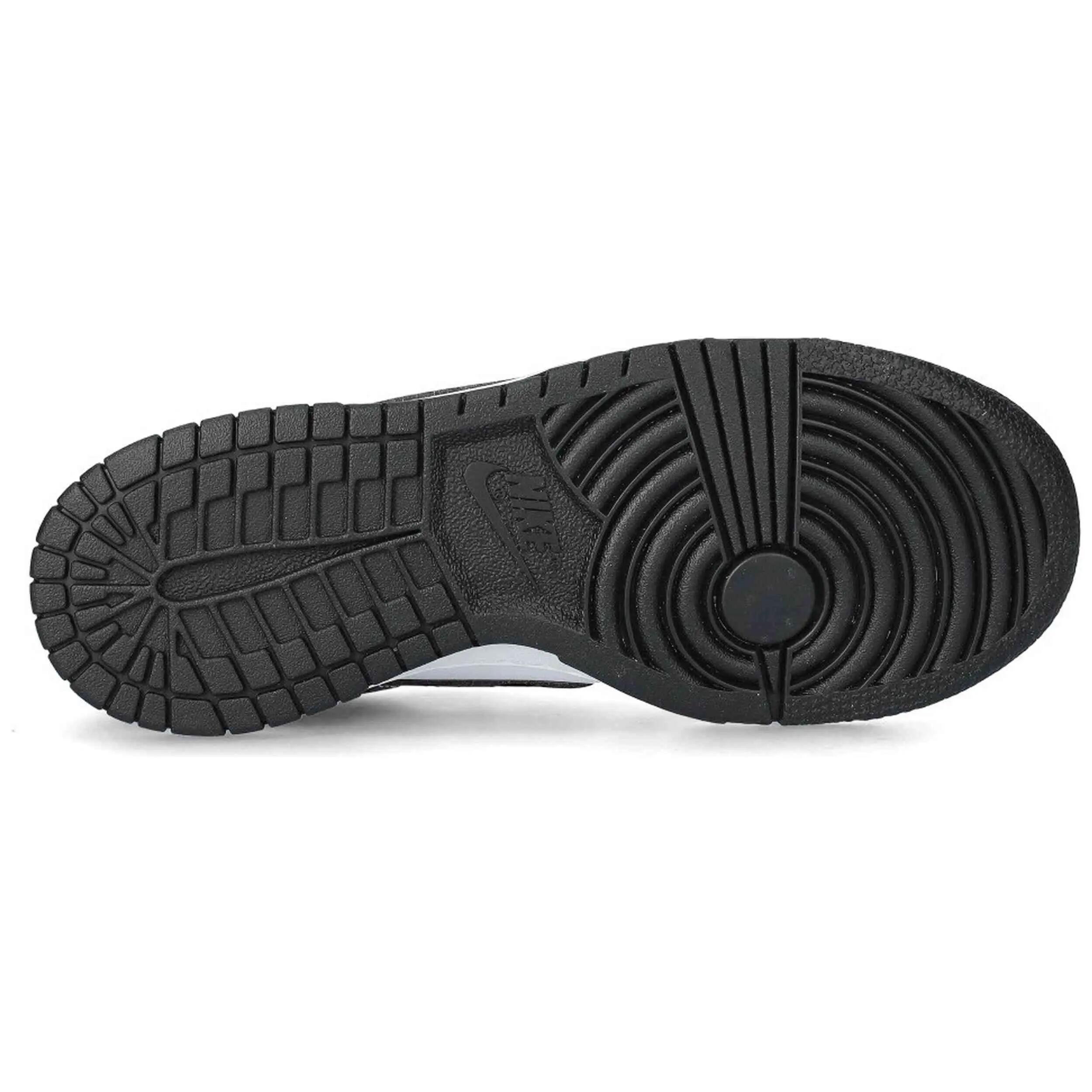 Schoen Nike model Dunk Low voor unisex jongens 4/5