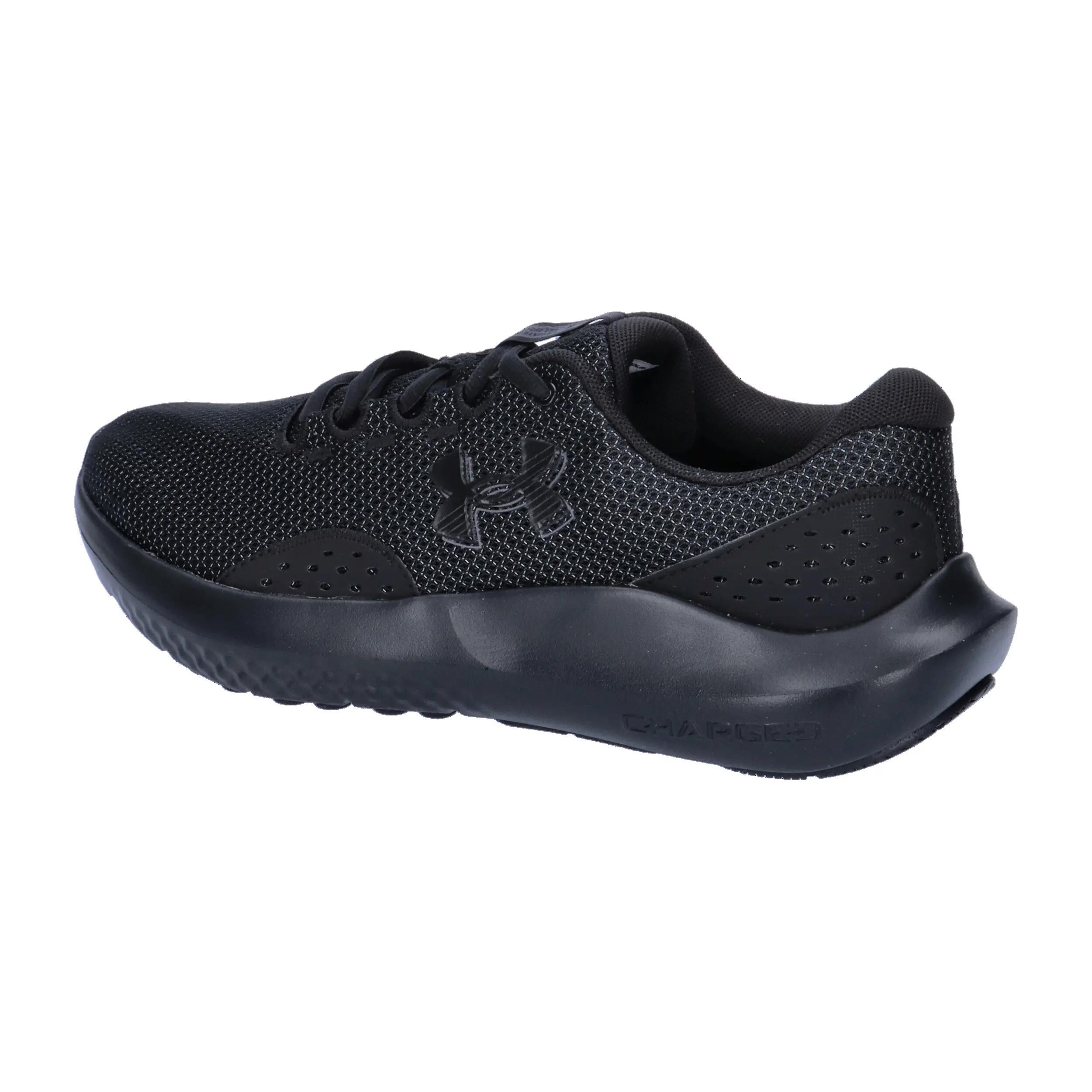 Sneakers Under Armour UA CHARGED SURGE 4, Zwart, Mannen 10/14