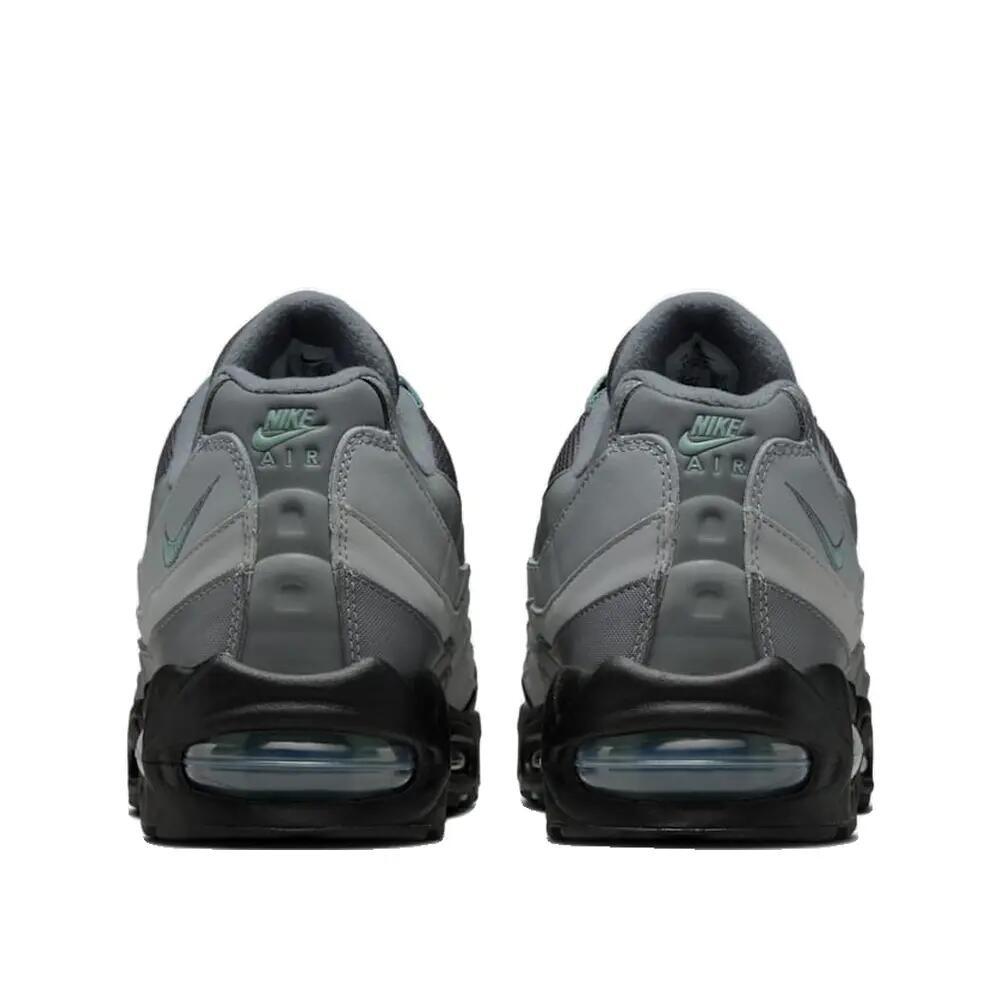 Nike Air Max 95 Schuhe in Grau 5/7