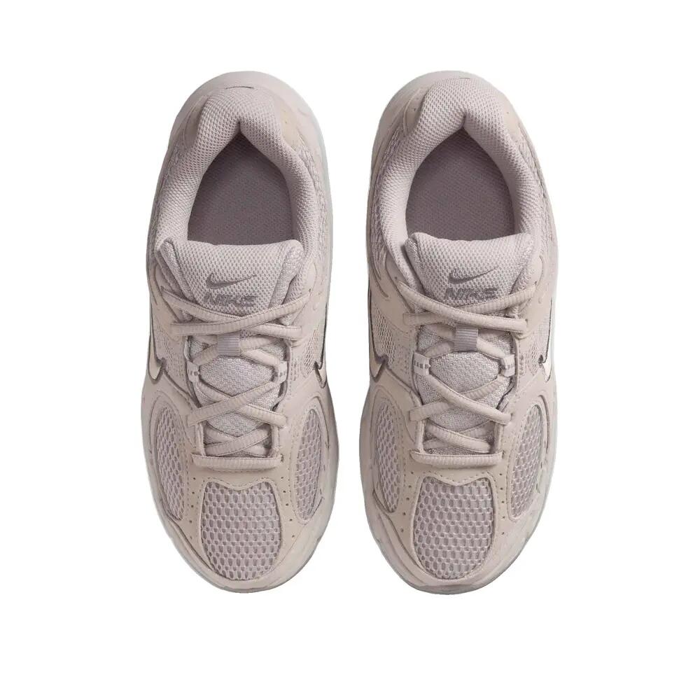 Scarpe Nike V5 Runner Suede Colore Moon Particle 3/6