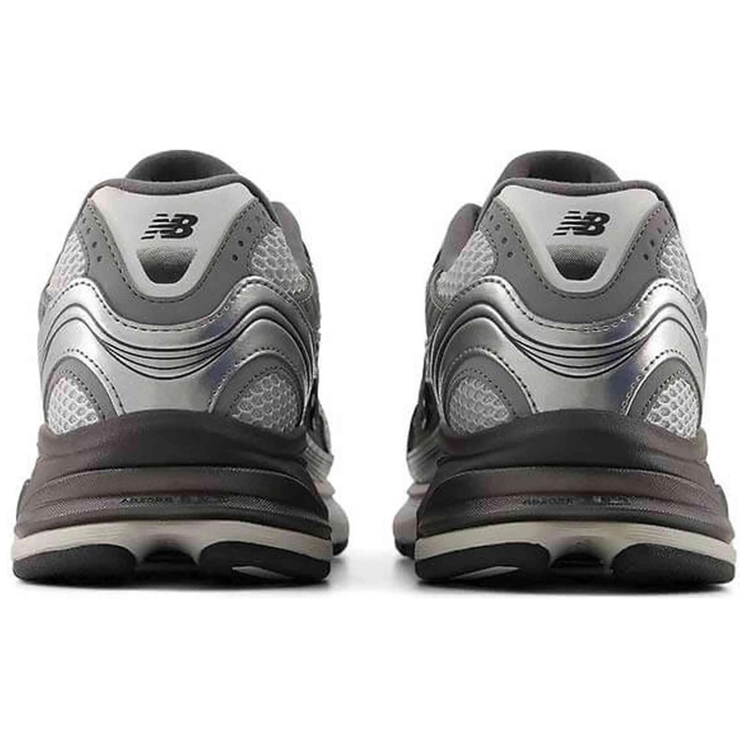Sapatilhas New Balance modelo 2010 para homem 3/4