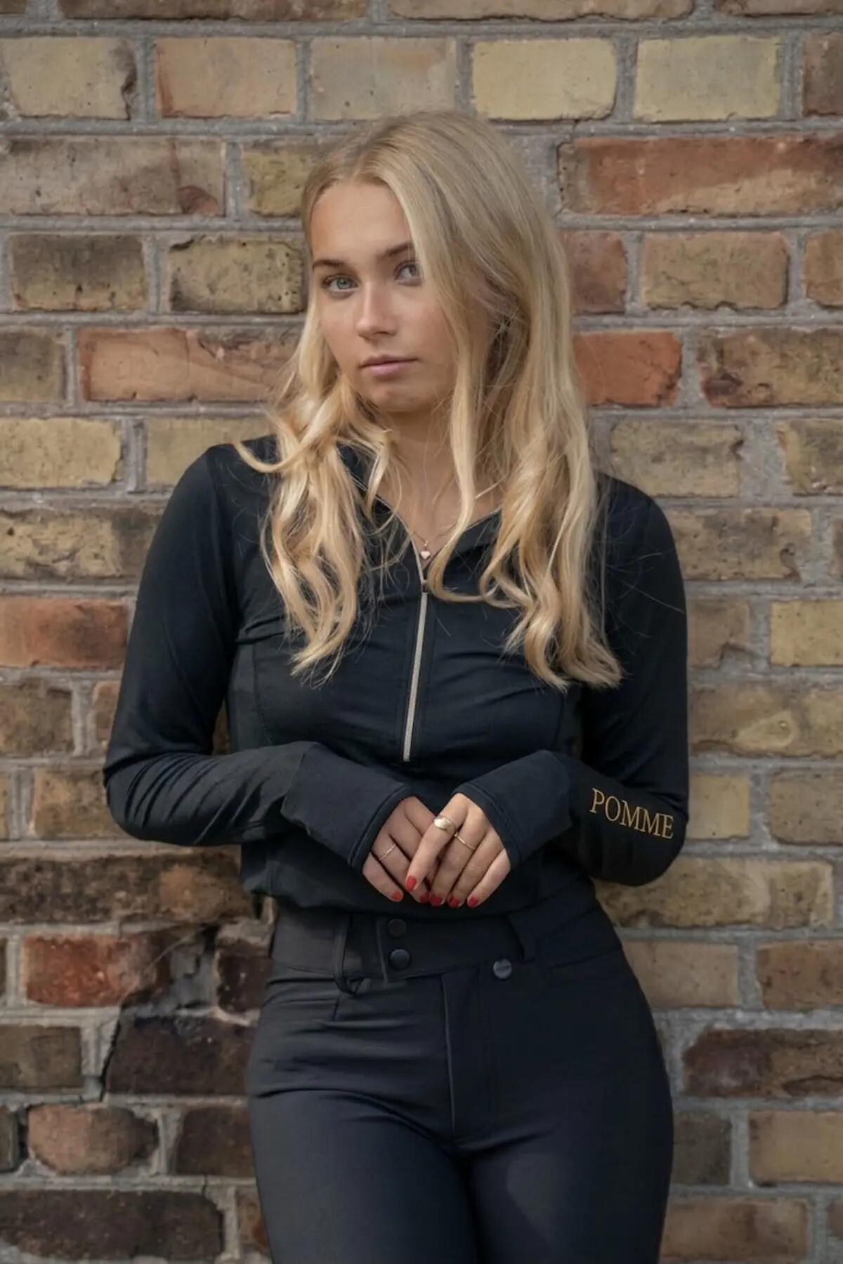 POMME EQUESTRIAN picture