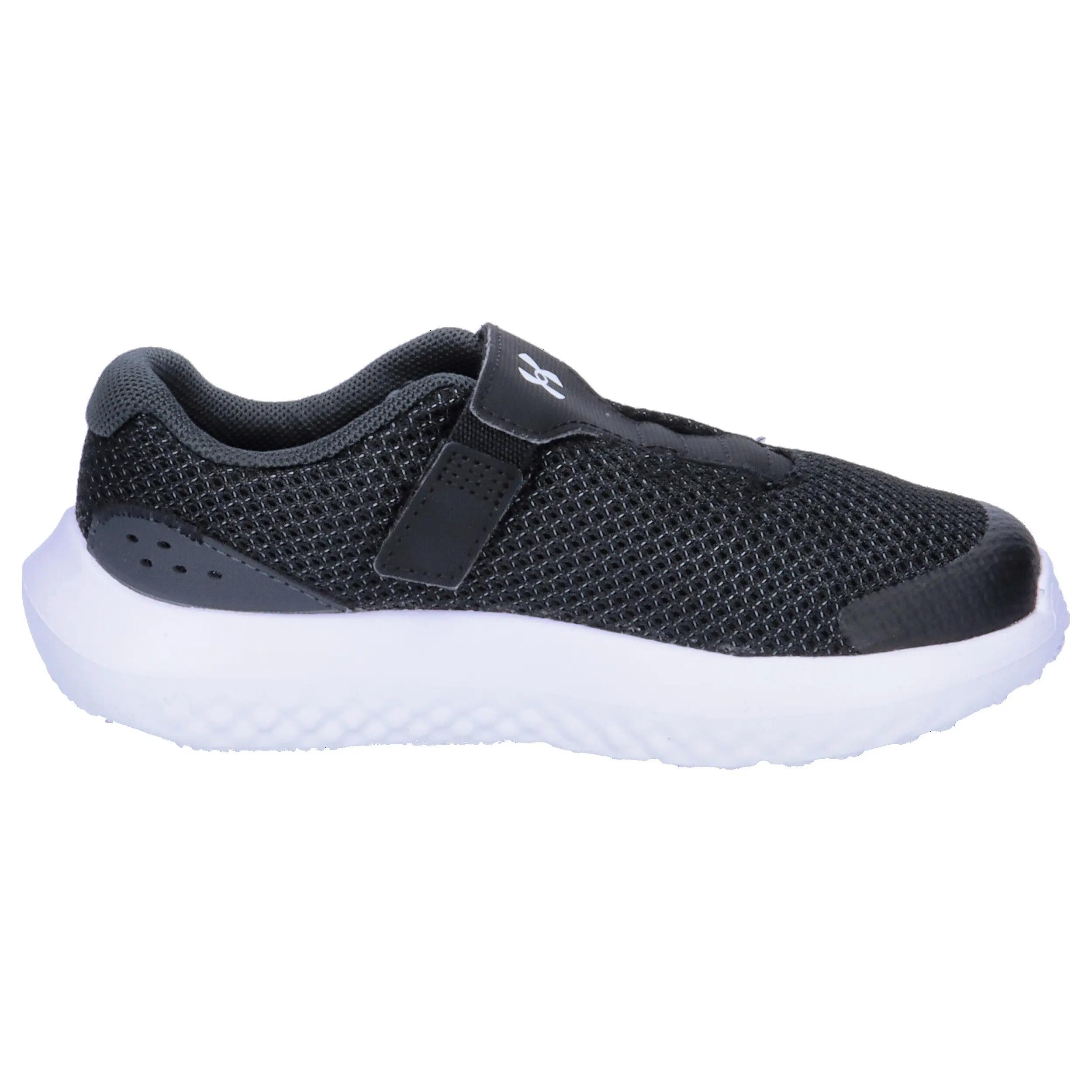 Calçado Under Armour Surge 4 AC Preto 7/14