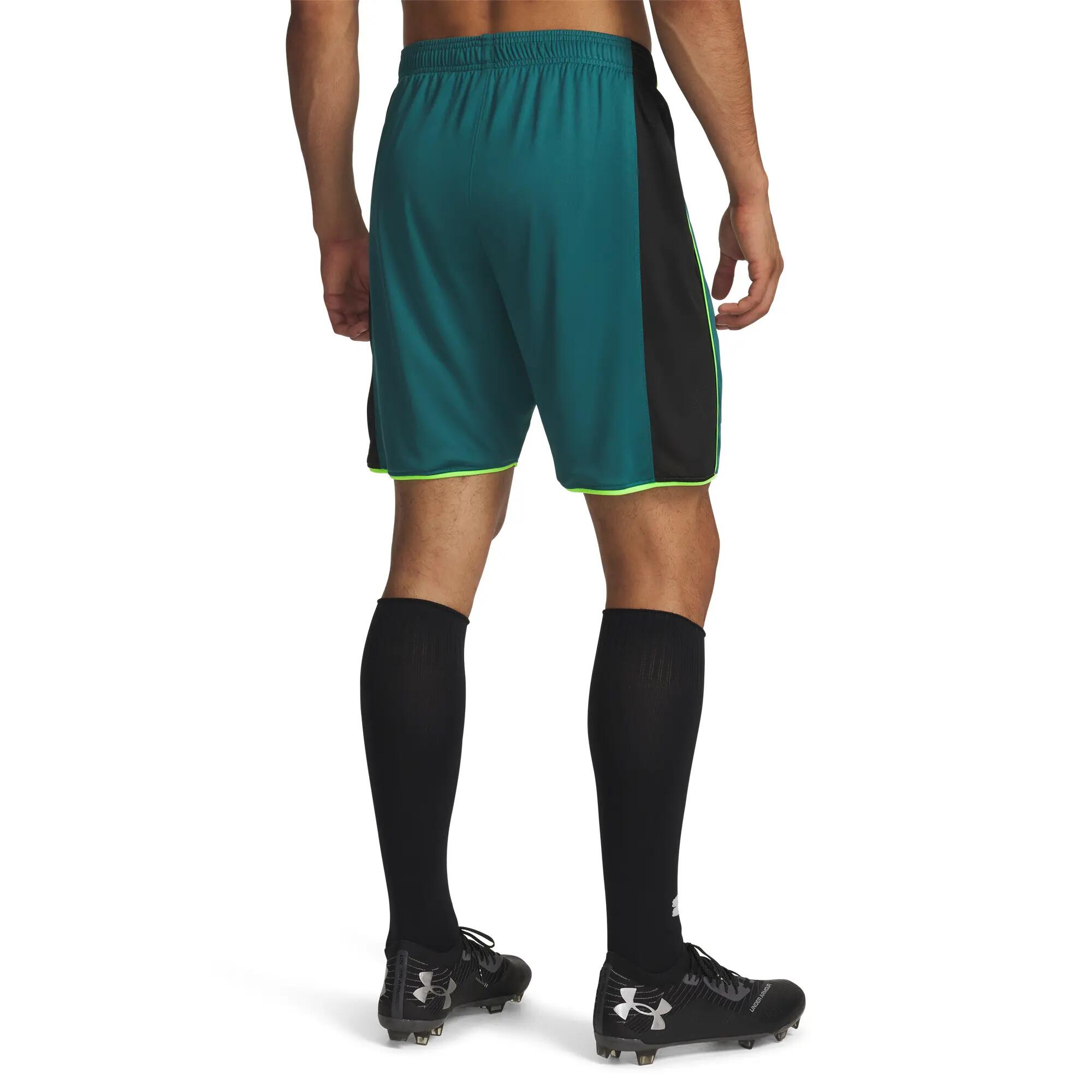 Short Homme Under Armour CHALLENGER TRAIN 6/7