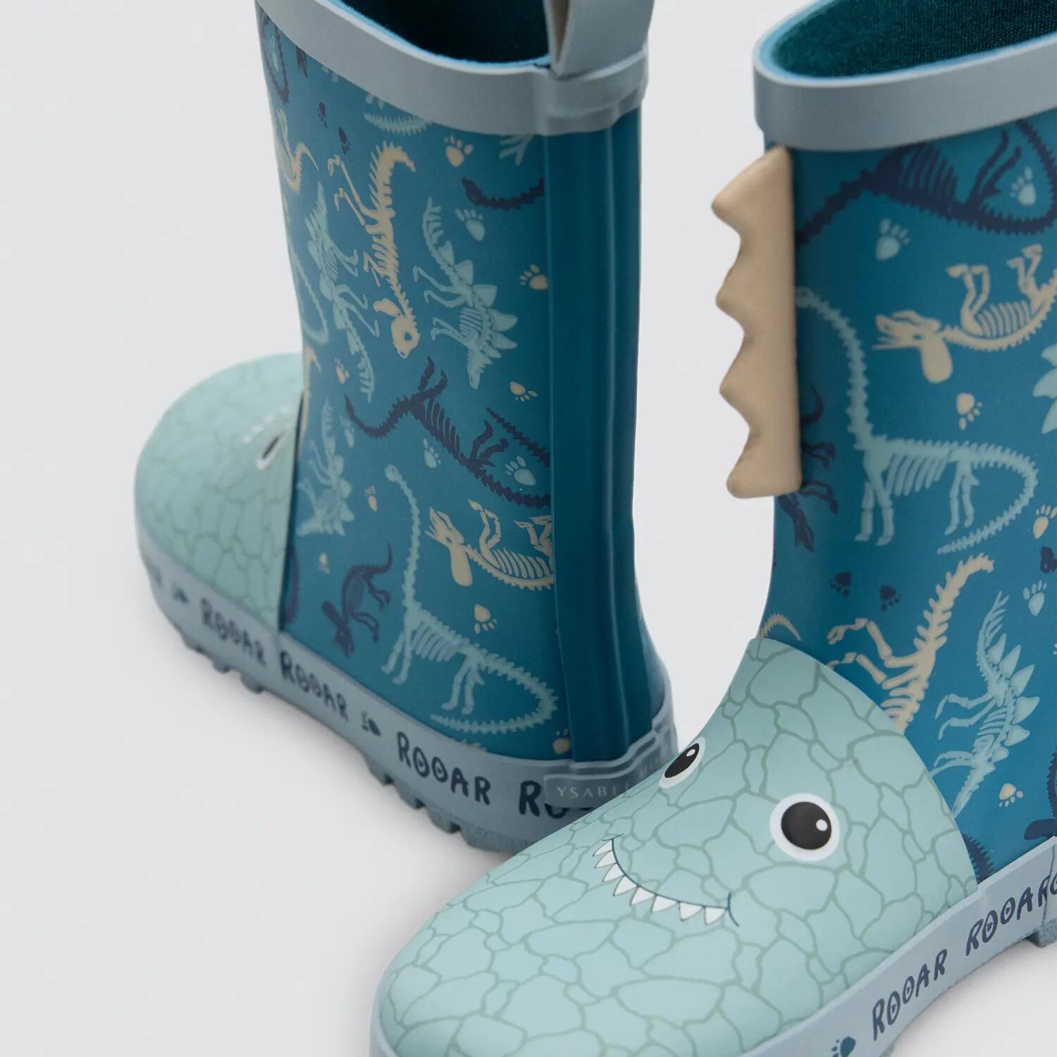 Botas de chuva de menino estampado de monstros com detalhes 3D 5/5