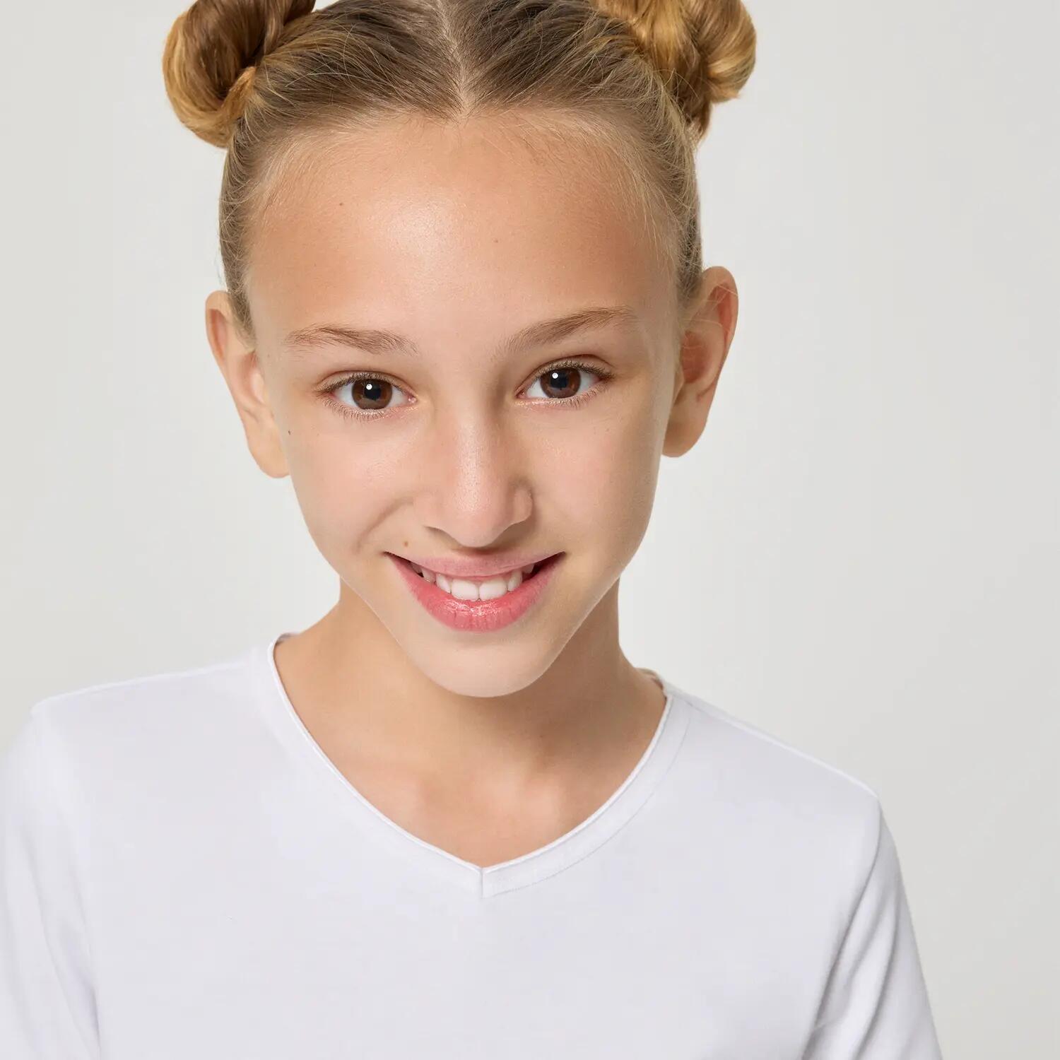 Camiseta térmica leve infantil de manga curta com decote em V, branca. 3/6