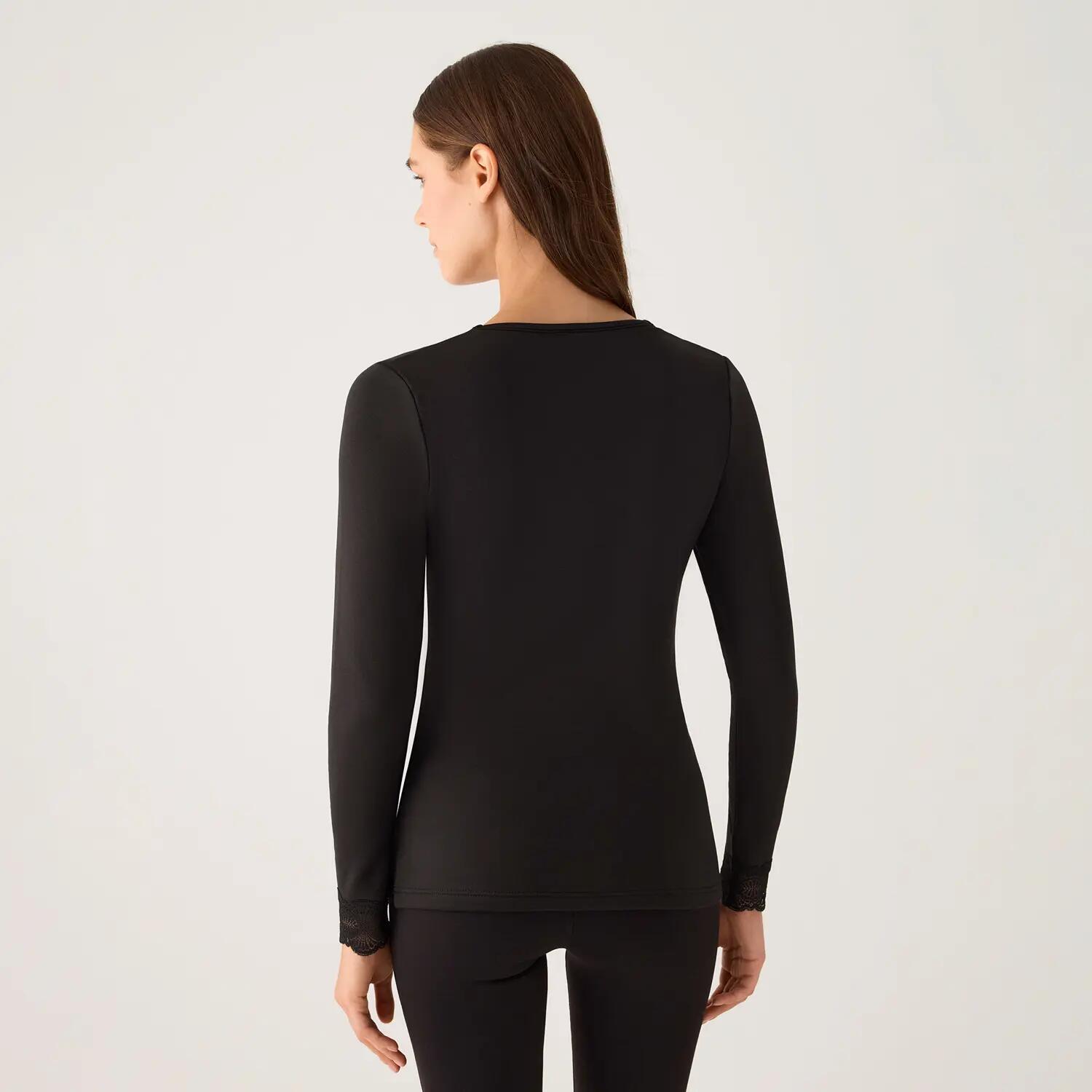 TÉRMICO Camiseta mujer manga larga encaje en escote y puños negro 2/3