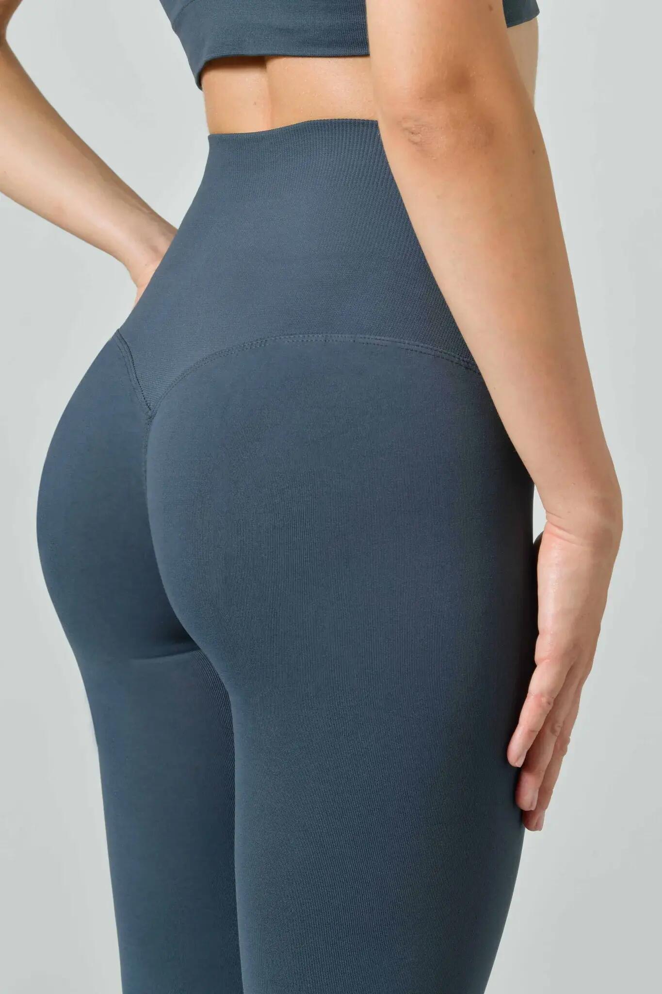 Dámské legíny Omm Yoga s vysokým pasem a push-up vzorem od Risalti Sculpt 4/4