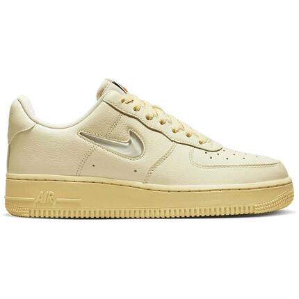 Zapatillas Nike modelo Air Force 1 Low LX para mujer