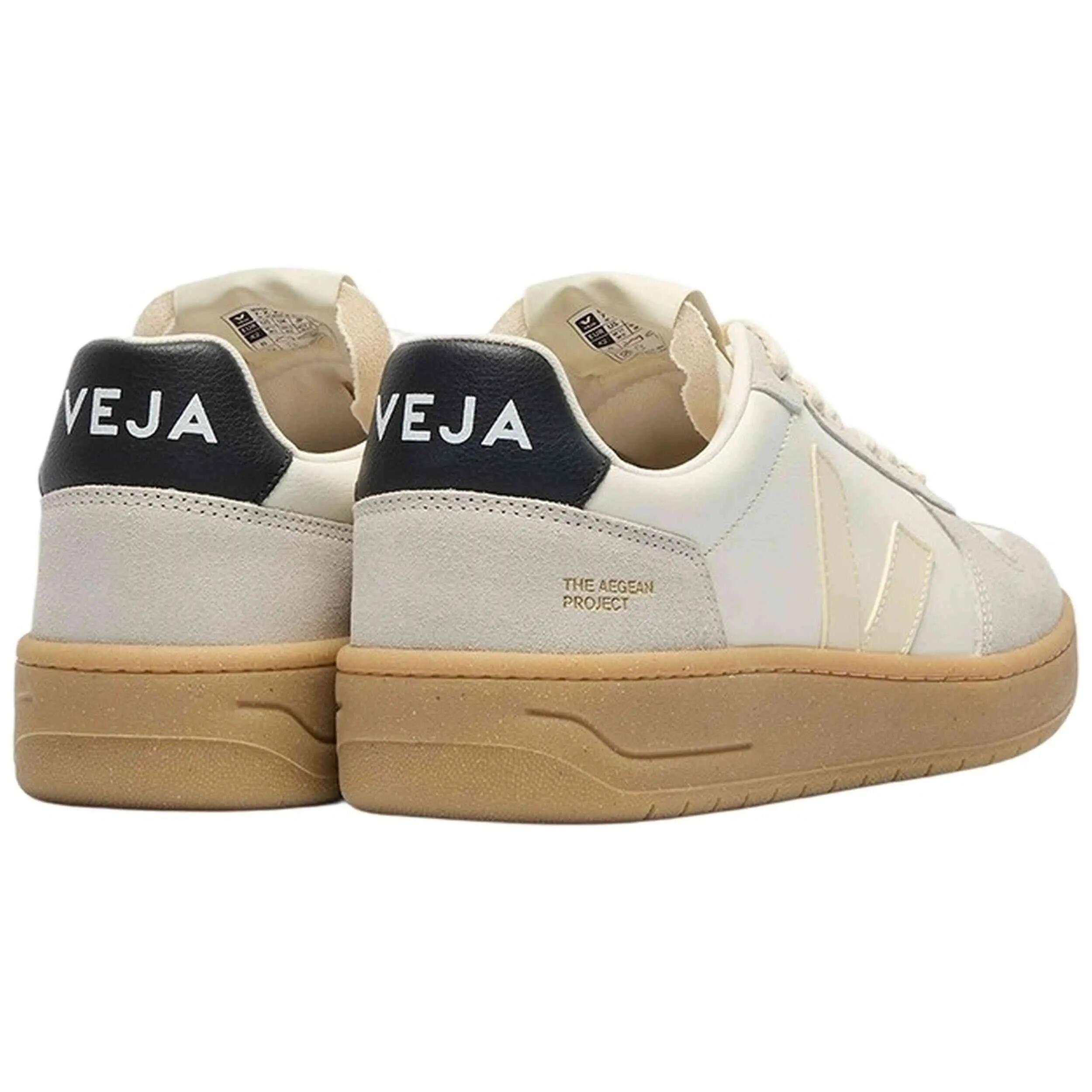 Schoen Veja model V-82 Grained Leather voor unisex 2/3