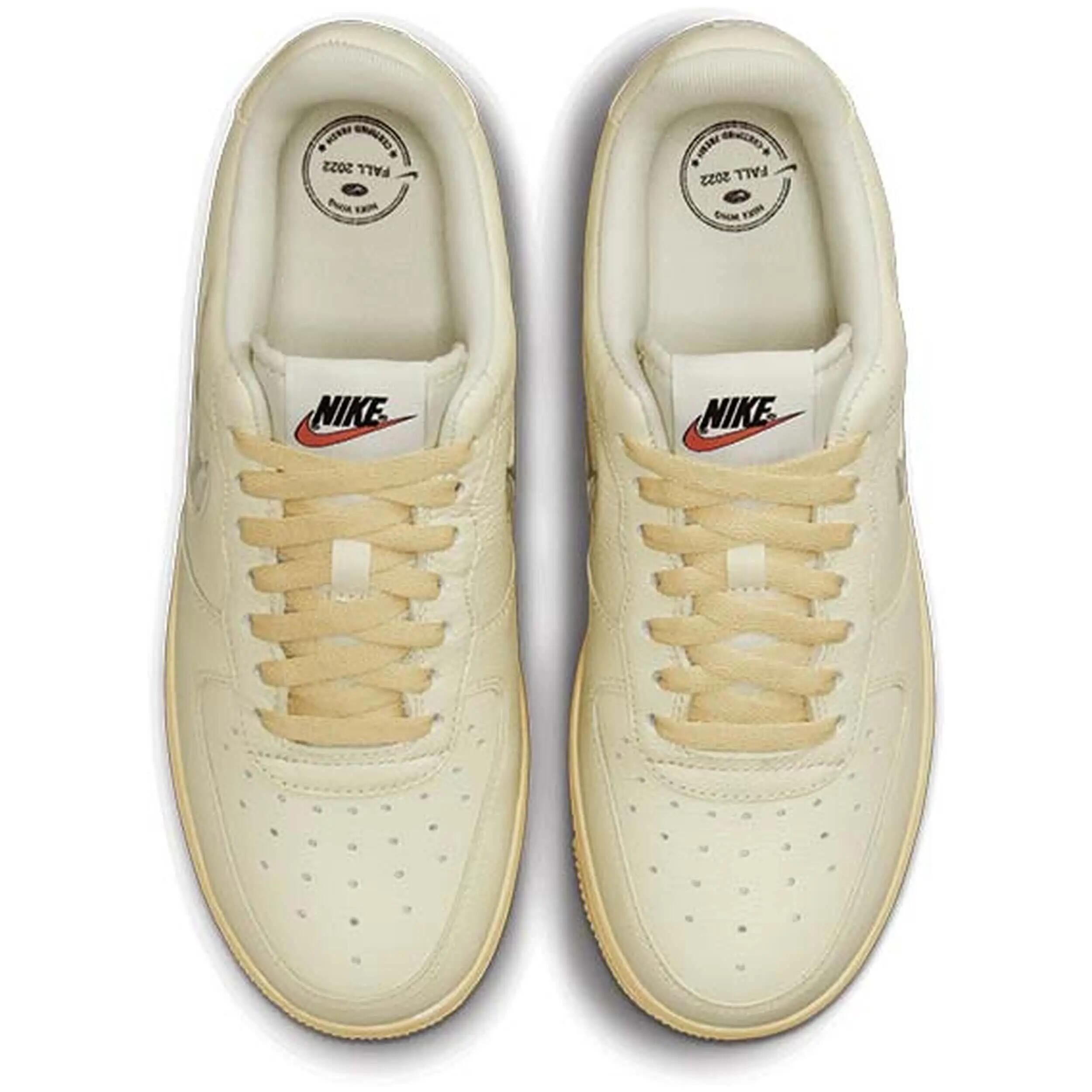 Zapatillas Nike modelo Air Force 1 Low LX para mujer 4/5