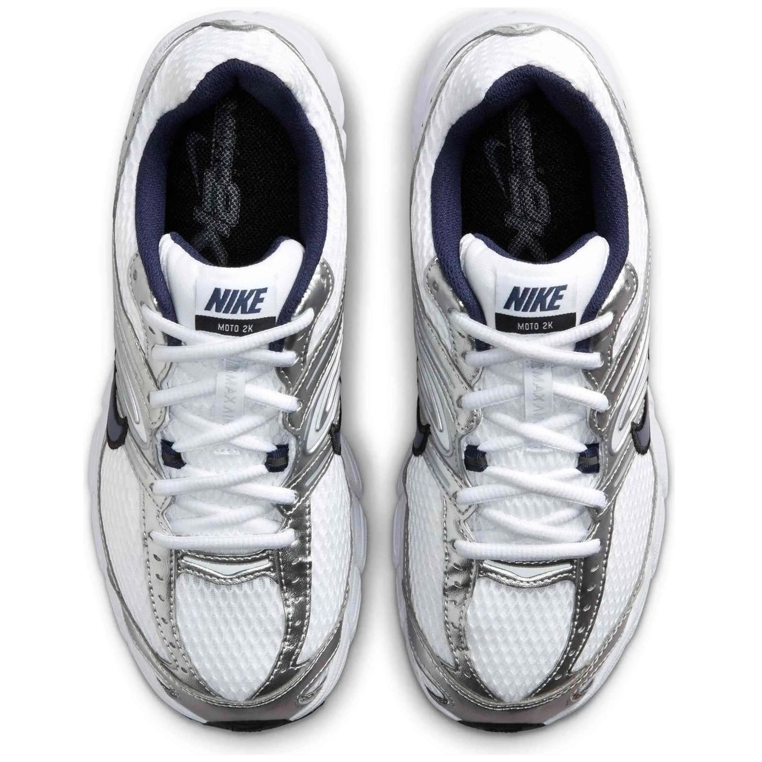 Zapatillas Nike modelo Wmns Air Max Moto 2k White Navy Metallic Silve para mujer 4/5