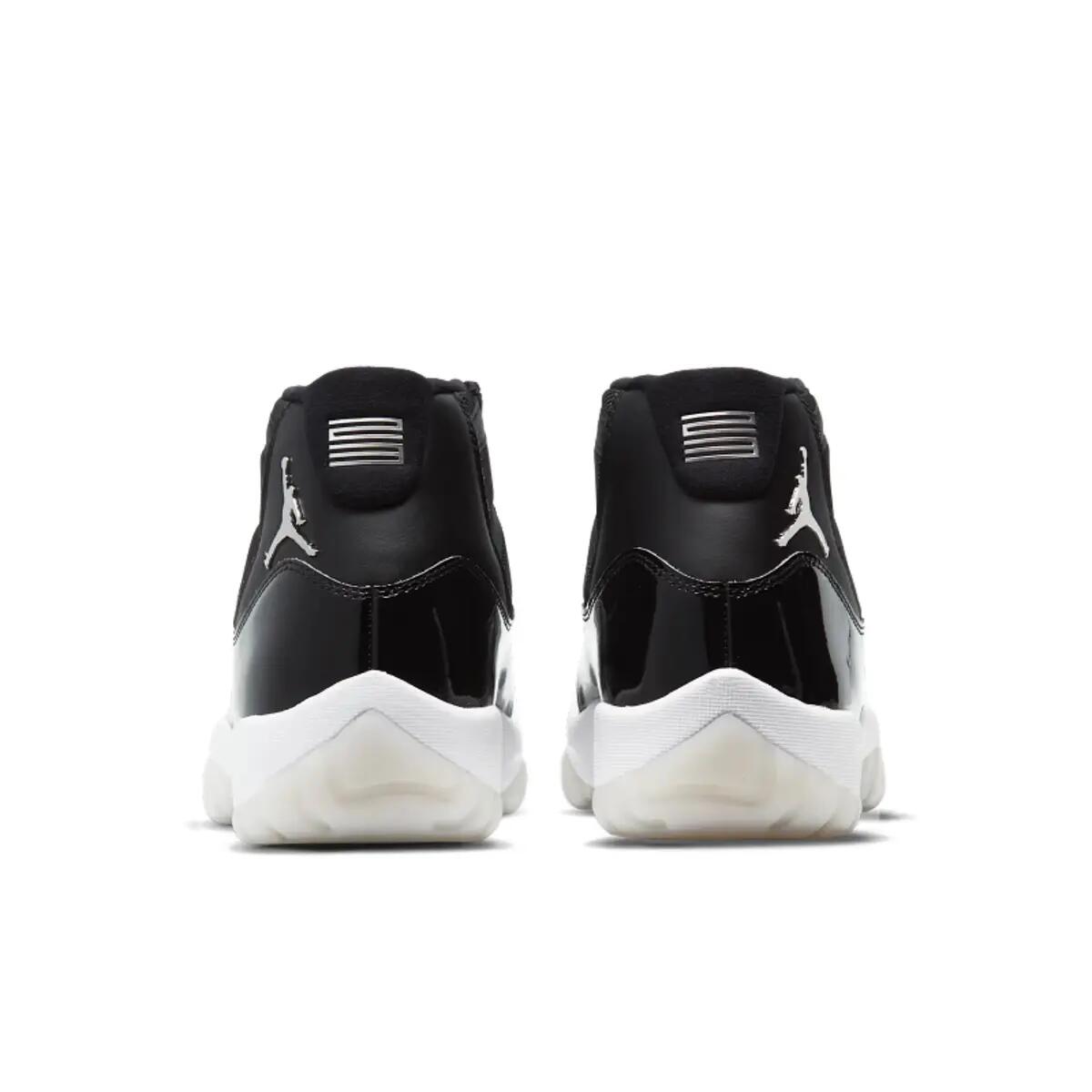 Air Jordan 11 Retro Black Clear 6/7